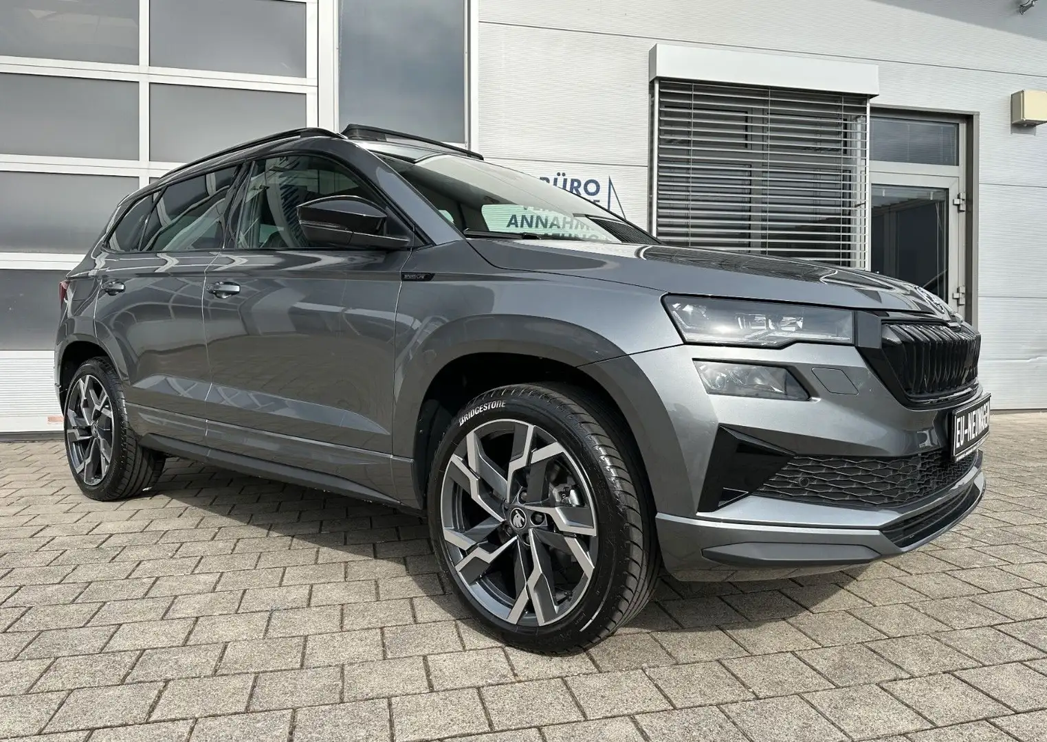 Skoda Karoq 2.0 TSI DSG 4x4 Sportline DSG AHK 5J GAR Grau - 2