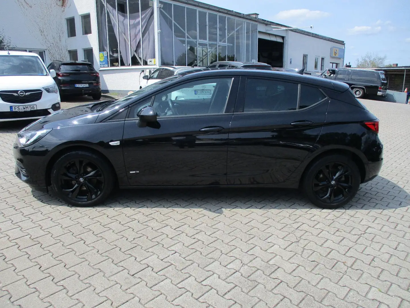 Opel Astra K Lim. Design & Tech 122 PS 1,5 Turbo D Schwarz - 2