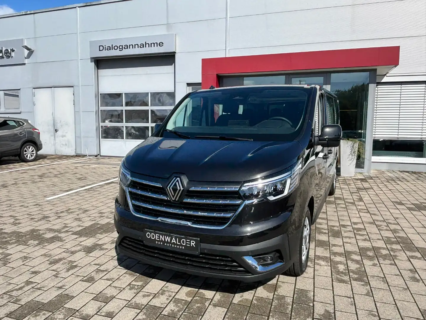 Renault Trafic Combi L2H1 Grand Evolution 8-Sitzer Schwarz - 1