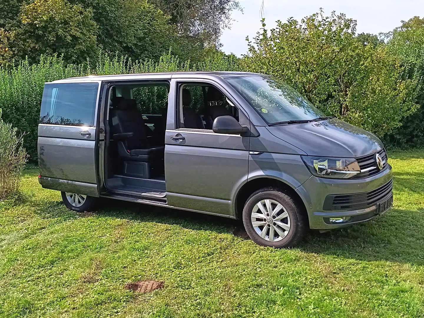 Volkswagen T6 Multivan Multivan DSG Kurz Trendline Gris - 1