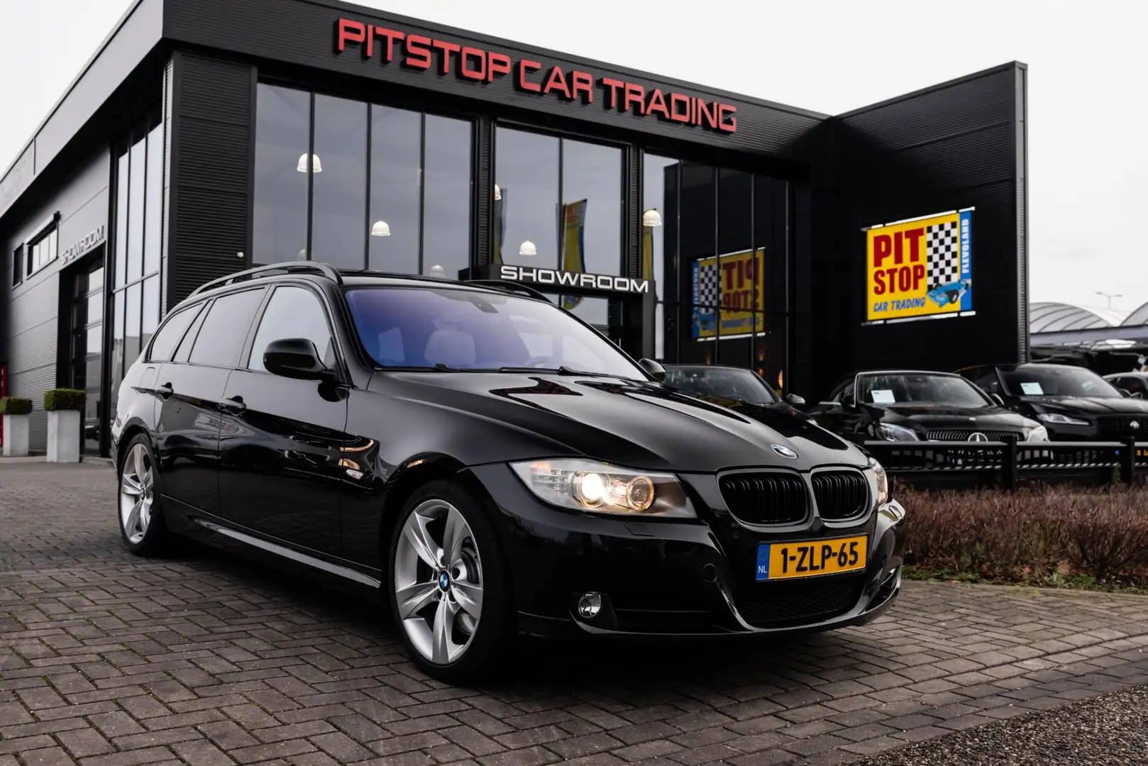 BMW 330 3-serie Touring 330i, 272 PK, Pano, Trekhaak, PDC, Noir - 1