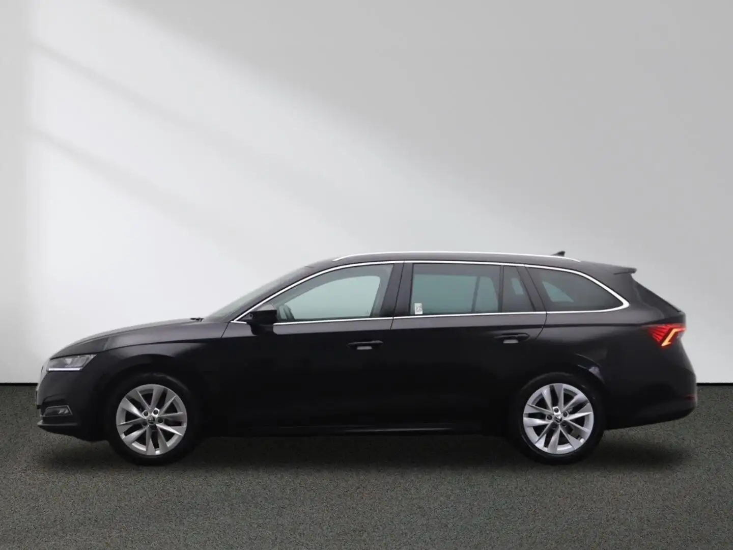Skoda Octavia Combi Style 2.0 TDI Navi CarPlay LED HUD Noir - 2