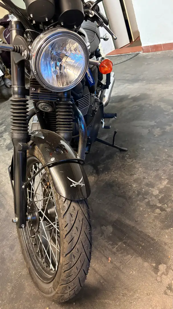 Triumph Bonneville T100 Noir - 1