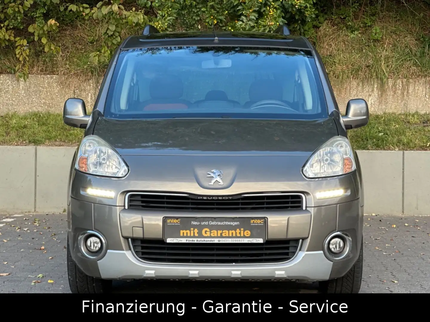 Peugeot Partner 1.6 Tepee Style/PANO/AHK/TÜV NEU/WENIGKM Gold - 2