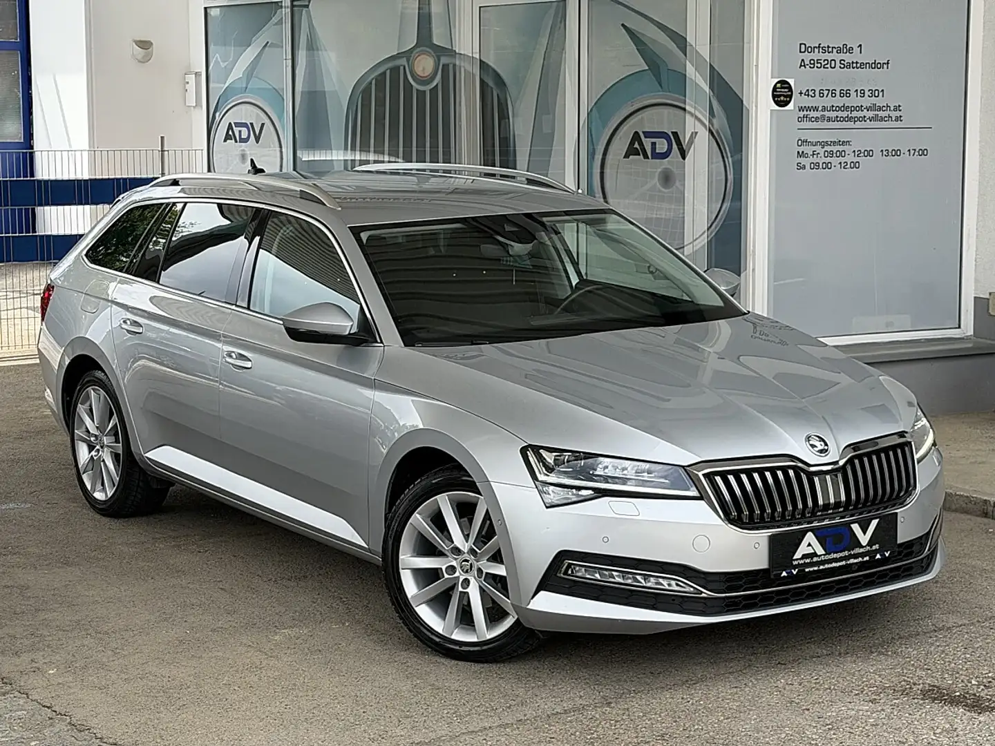 Skoda Superb Kombi 2,0 TDI Style DSG Grau - 2