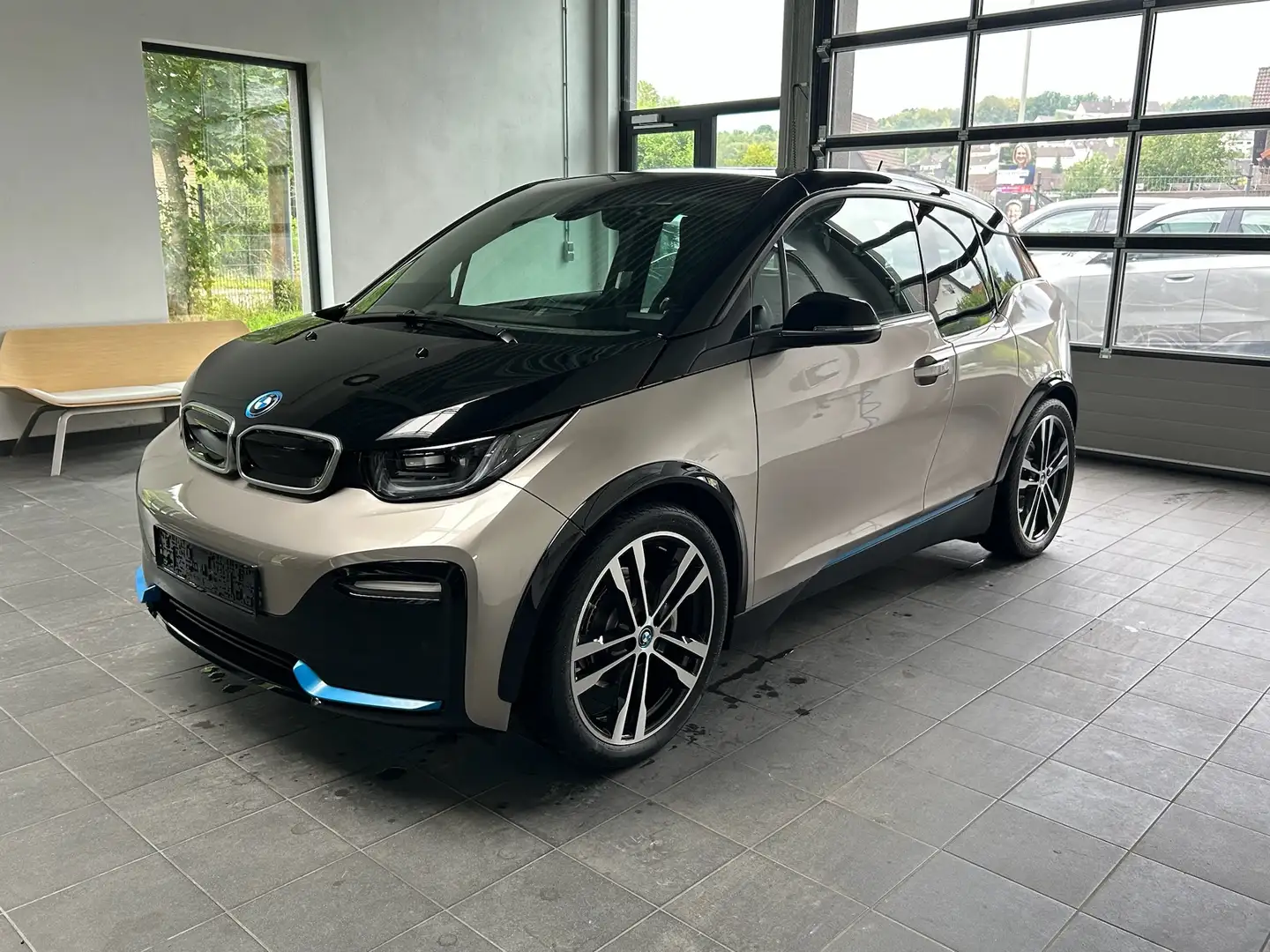 BMW i3 s Leder_Glasdach_DrivAss+_Kamera_KeylessGo_SSV Silber - 1