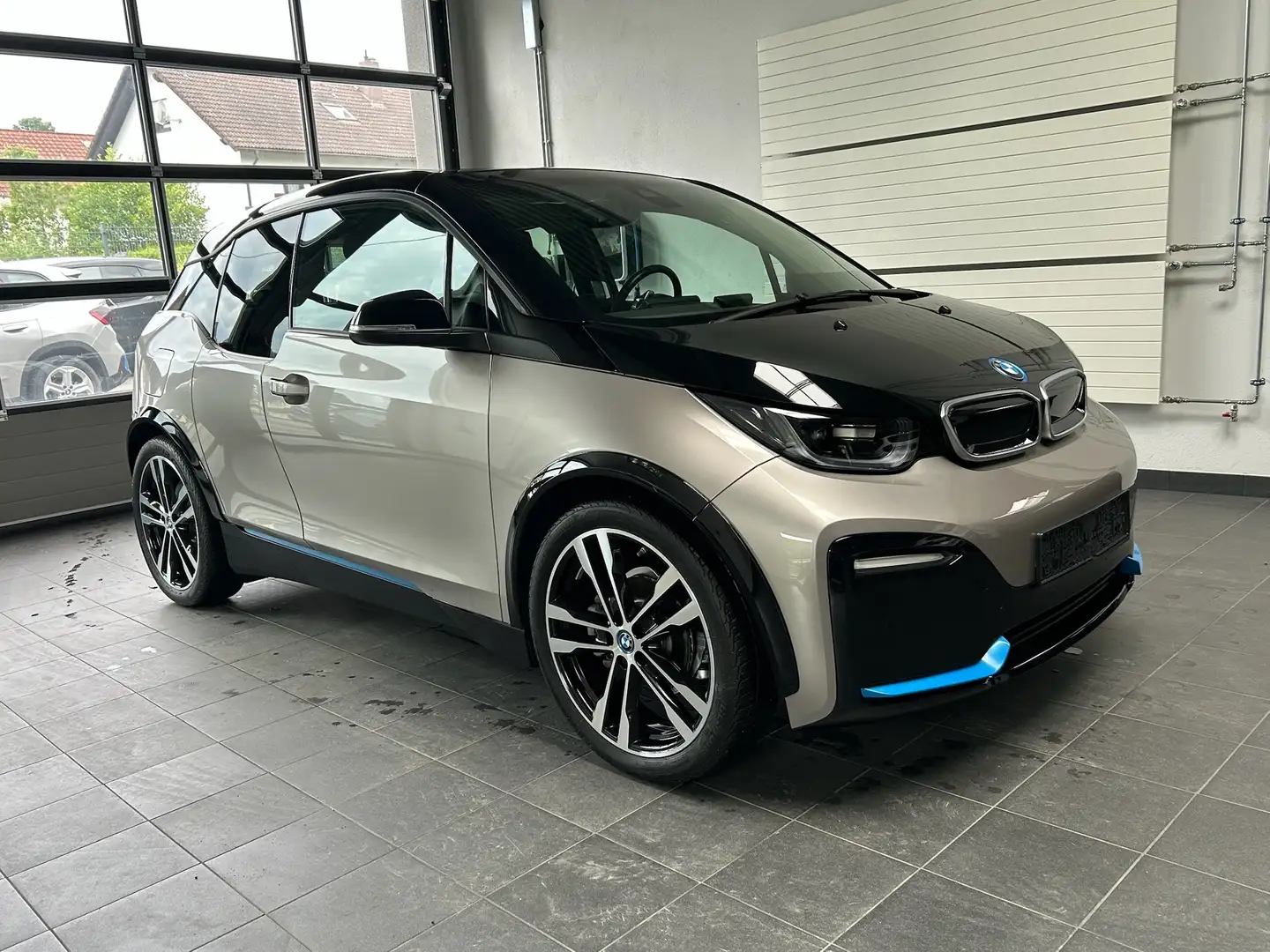 BMW i3 s Leder_Glasdach_DrivAss+_Kamera_KeylessGo_SSV Silber - 2