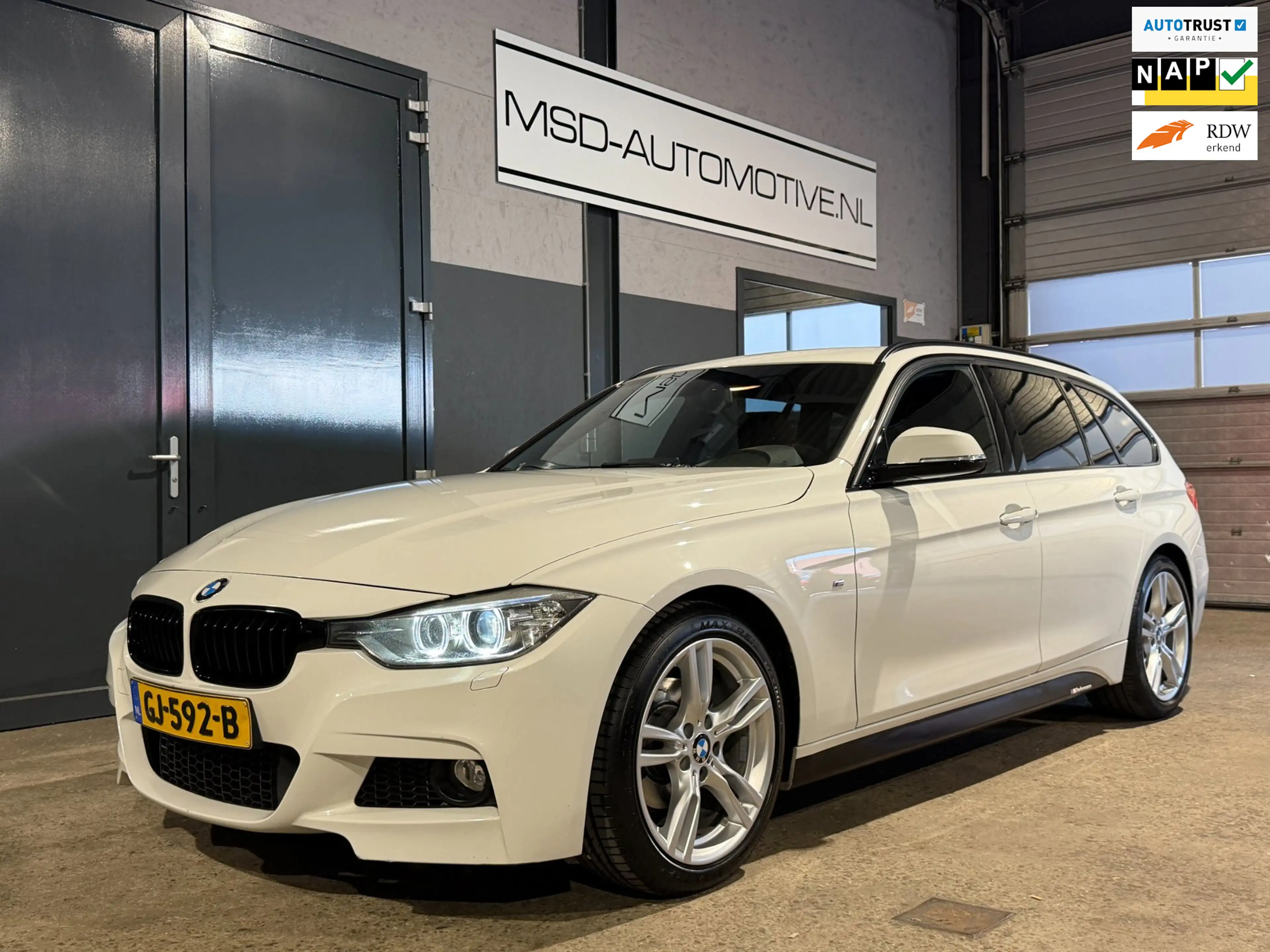 BMW 316 3-serie Touring 316i Executive M-Pack Trekhaak Cam