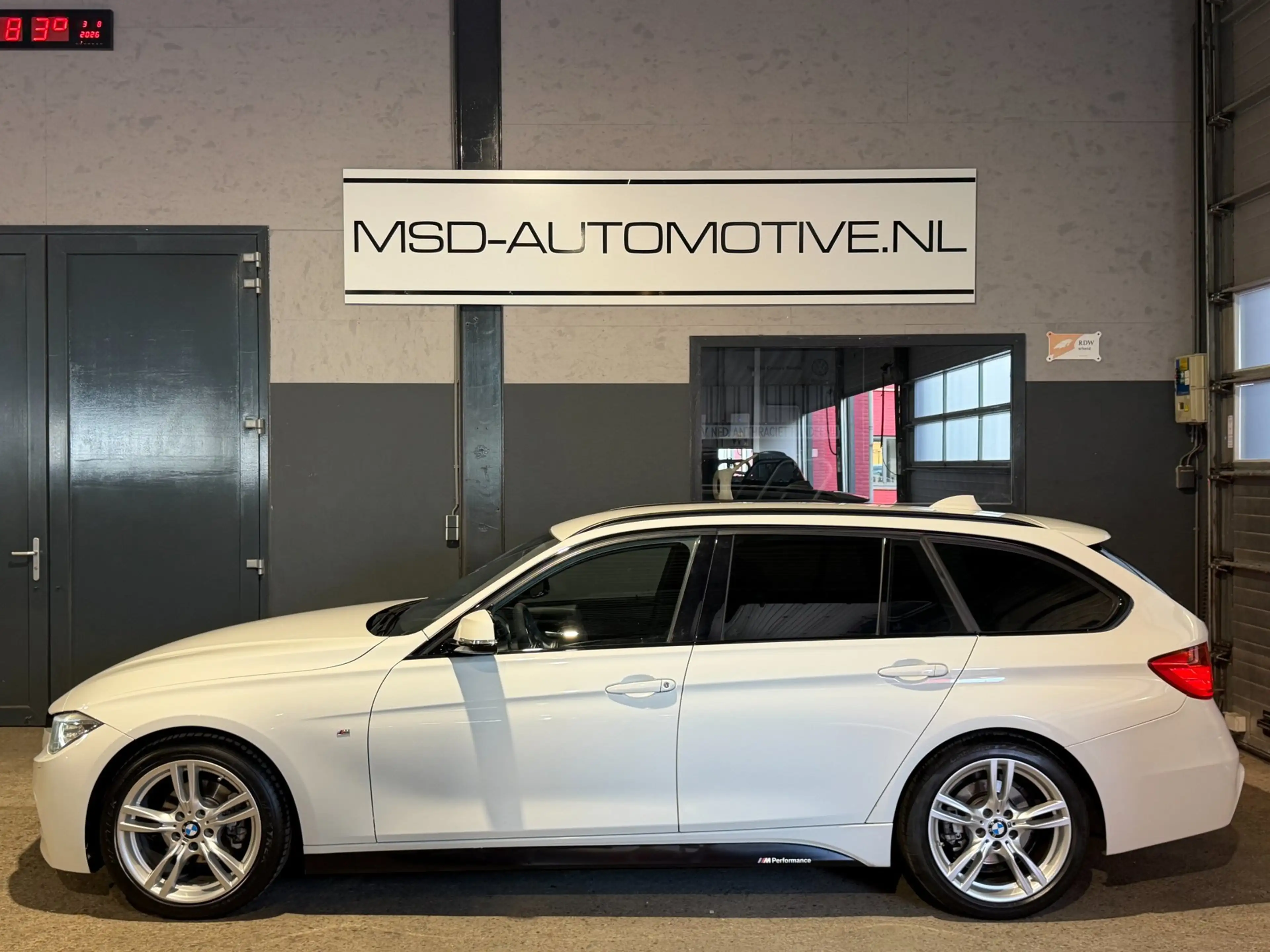 BMW 316 3-serie Touring 316i Executive M-Pack Trekhaak Cam — photo 6