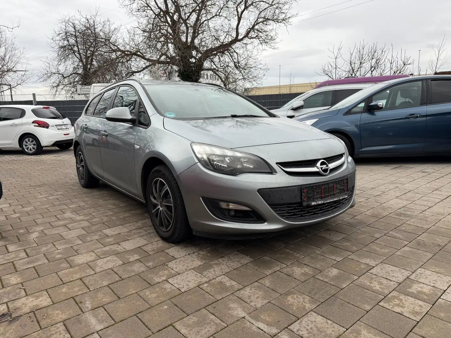 Opel Astra J Sports Tourer Edition Silber - 2