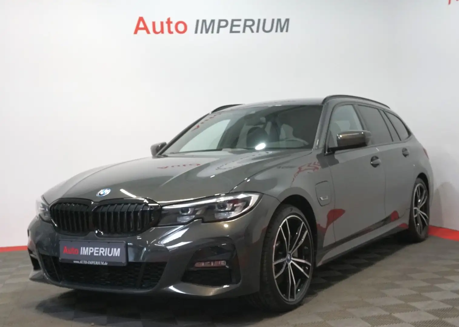 BMW 330 e xDrive M Sport Touring*AHK*LED*Shadow-Line siva - 1