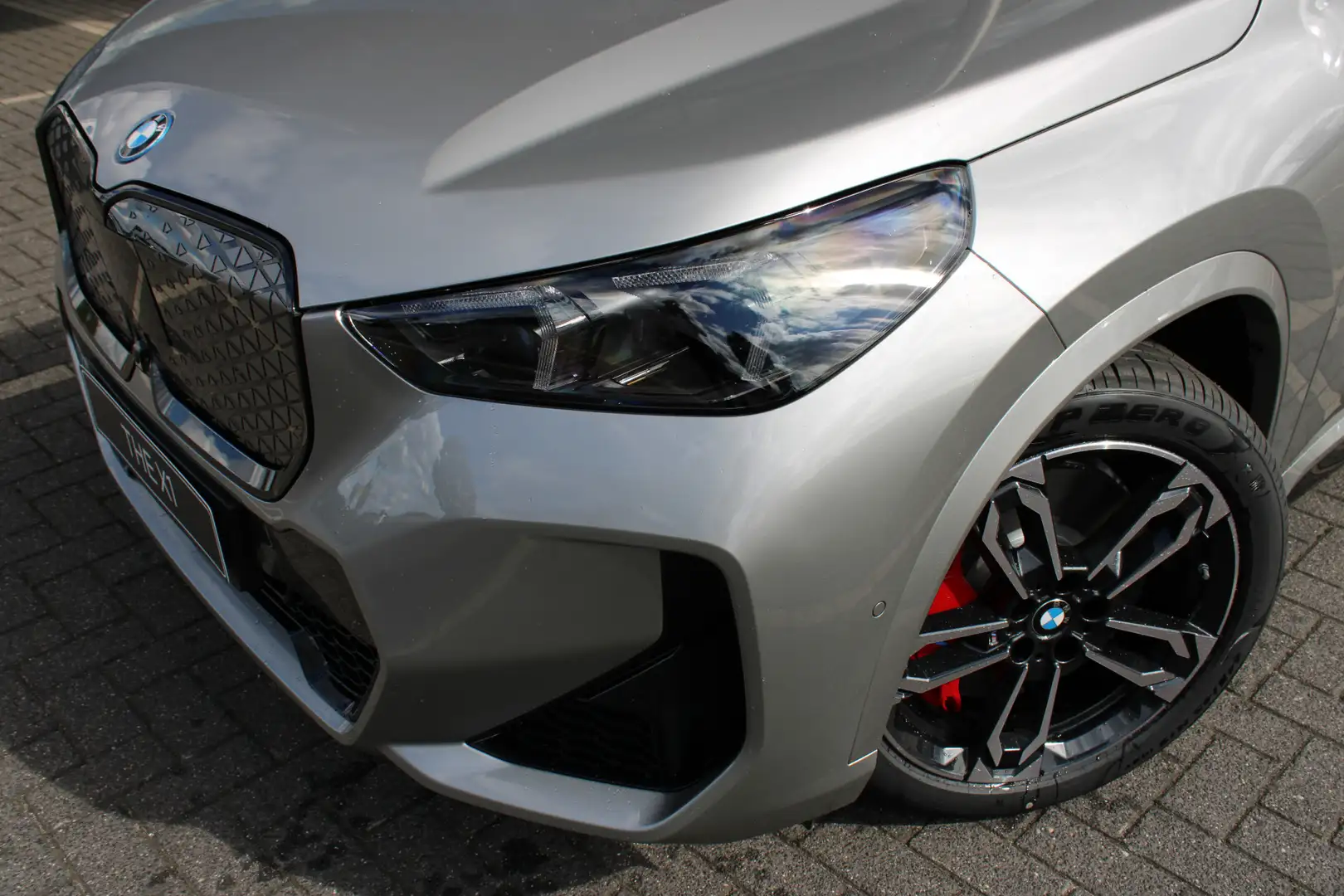 BMW iX1 eDrive20 M Sport / Sportstoelen / Achteruitrijcame Zilver - 2