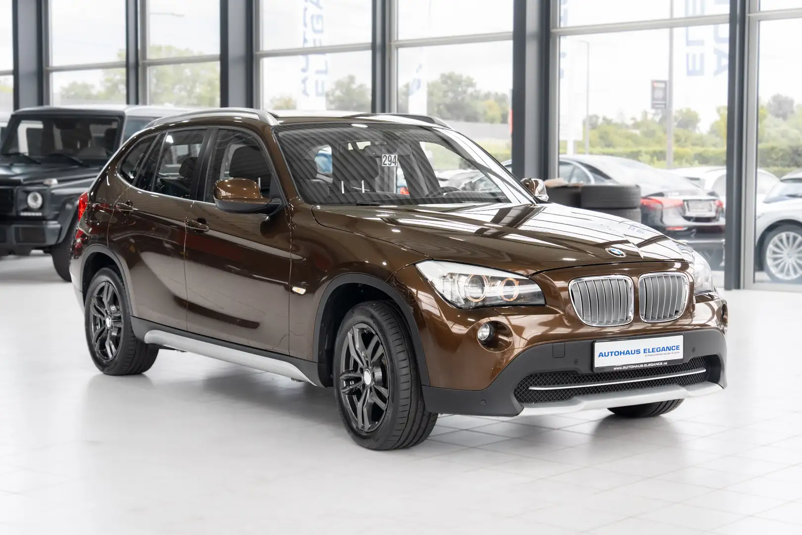 BMW X1 28 i xDrive*EDELHOLZ*BI-XENON*6-GANG*NAVI* Braun - 2