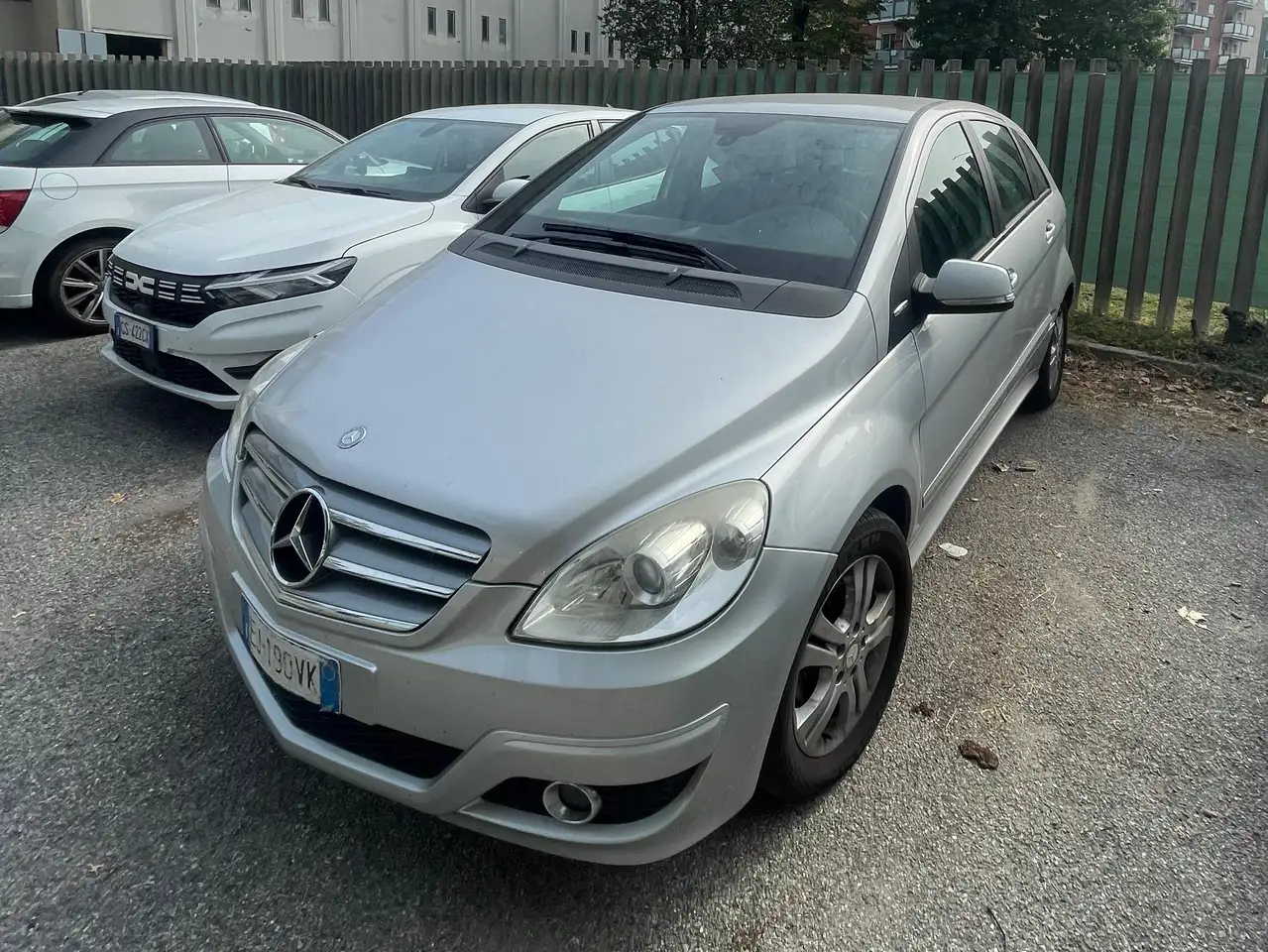 Mercedes-Benz B 180