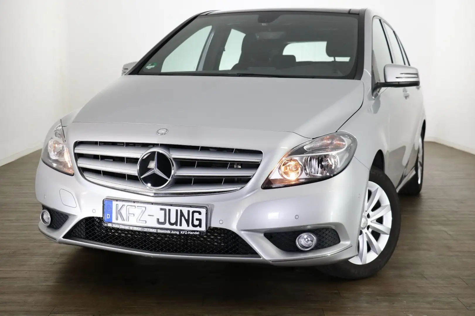 Mercedes-Benz B 180 CDI*Pano*Kamera*AHK*2.Hand*Sitzhz* Silber - 1