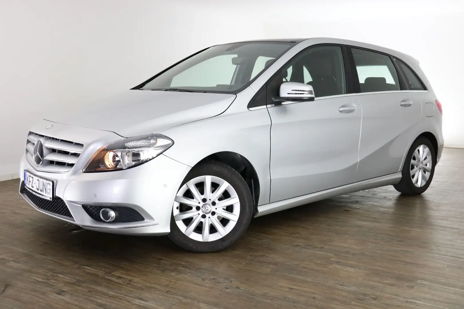 Mercedes-Benz B 180 CDI*Pano*Kamera*AHK*2.Hand*Sitzhz* Silber - 2