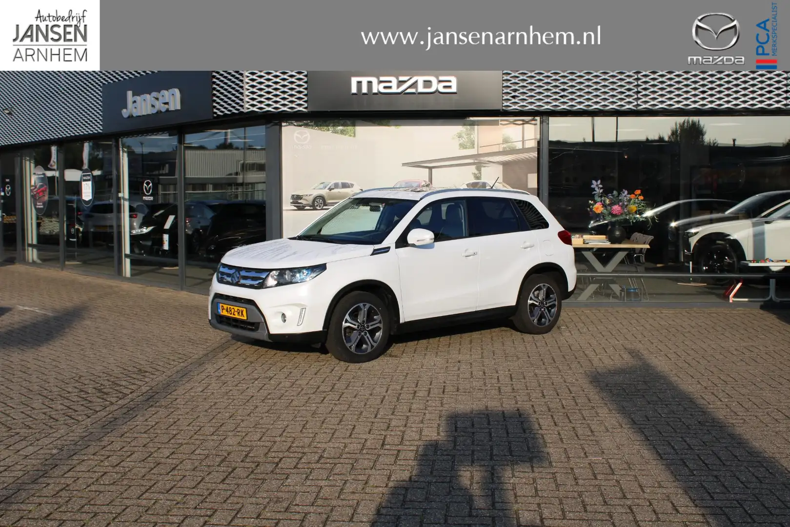Suzuki Vitara 1.6 High Executive , Automaat, Trekhaak, Half Lede Wit - 1