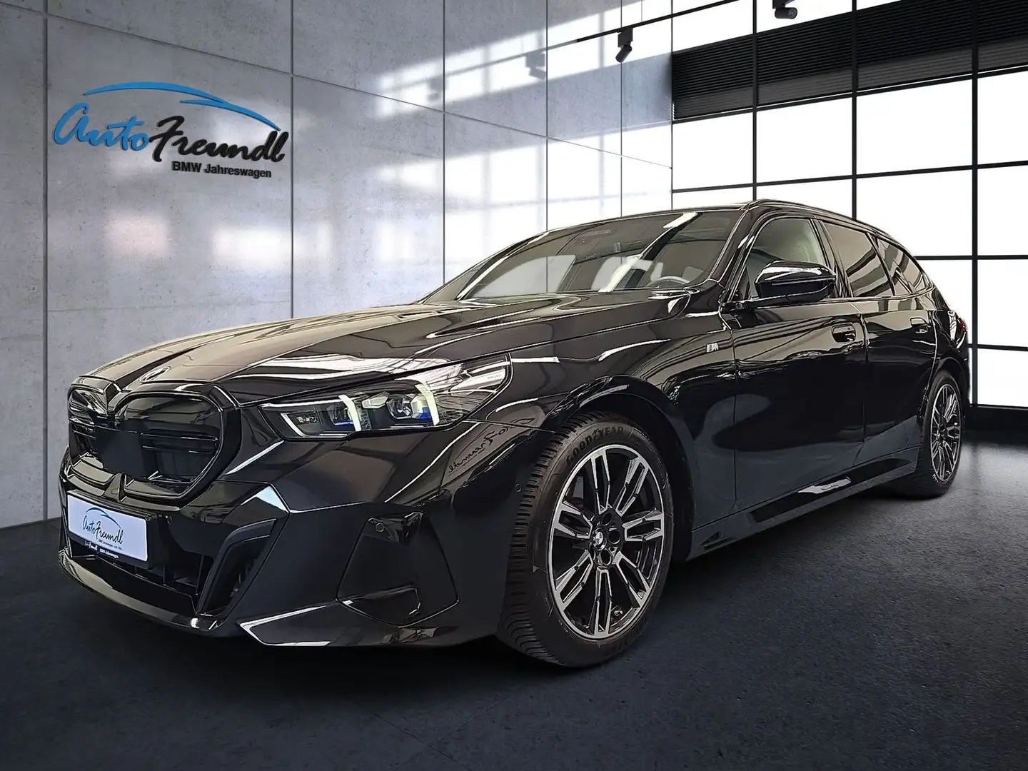 BMW 520 d M Sport *Pano*Autobahn*AHK*Standh.* Zwart - 1