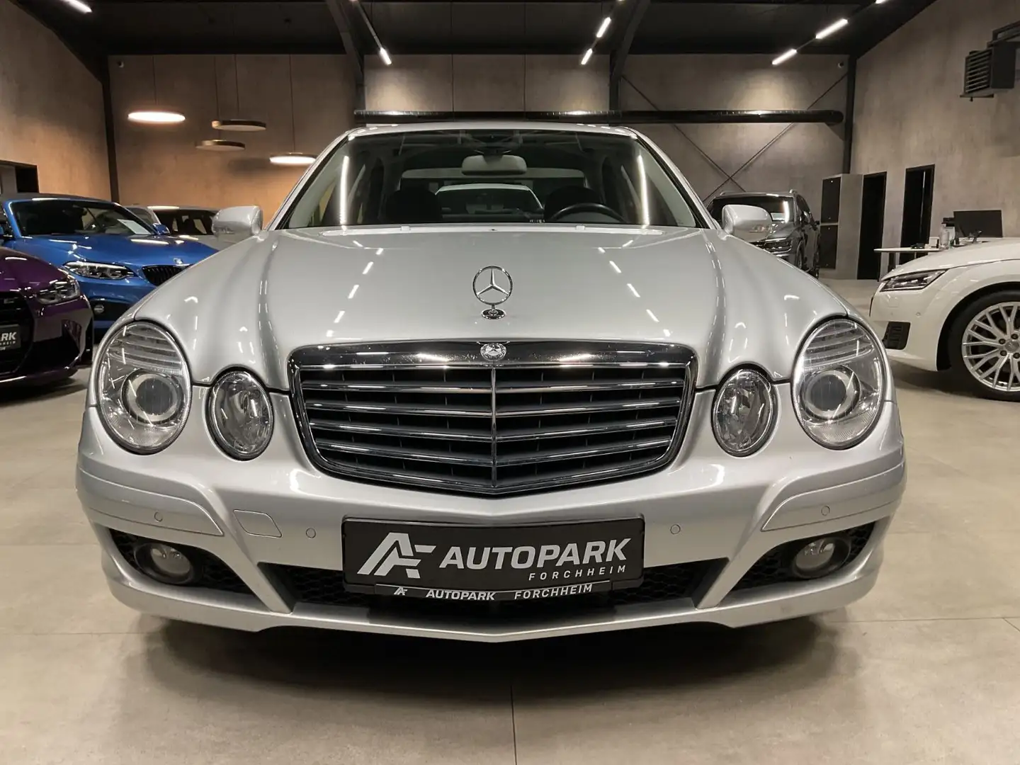Mercedes-Benz E 220 CDI Navi Sitzh. Standh. PDC Alu Silber - 2