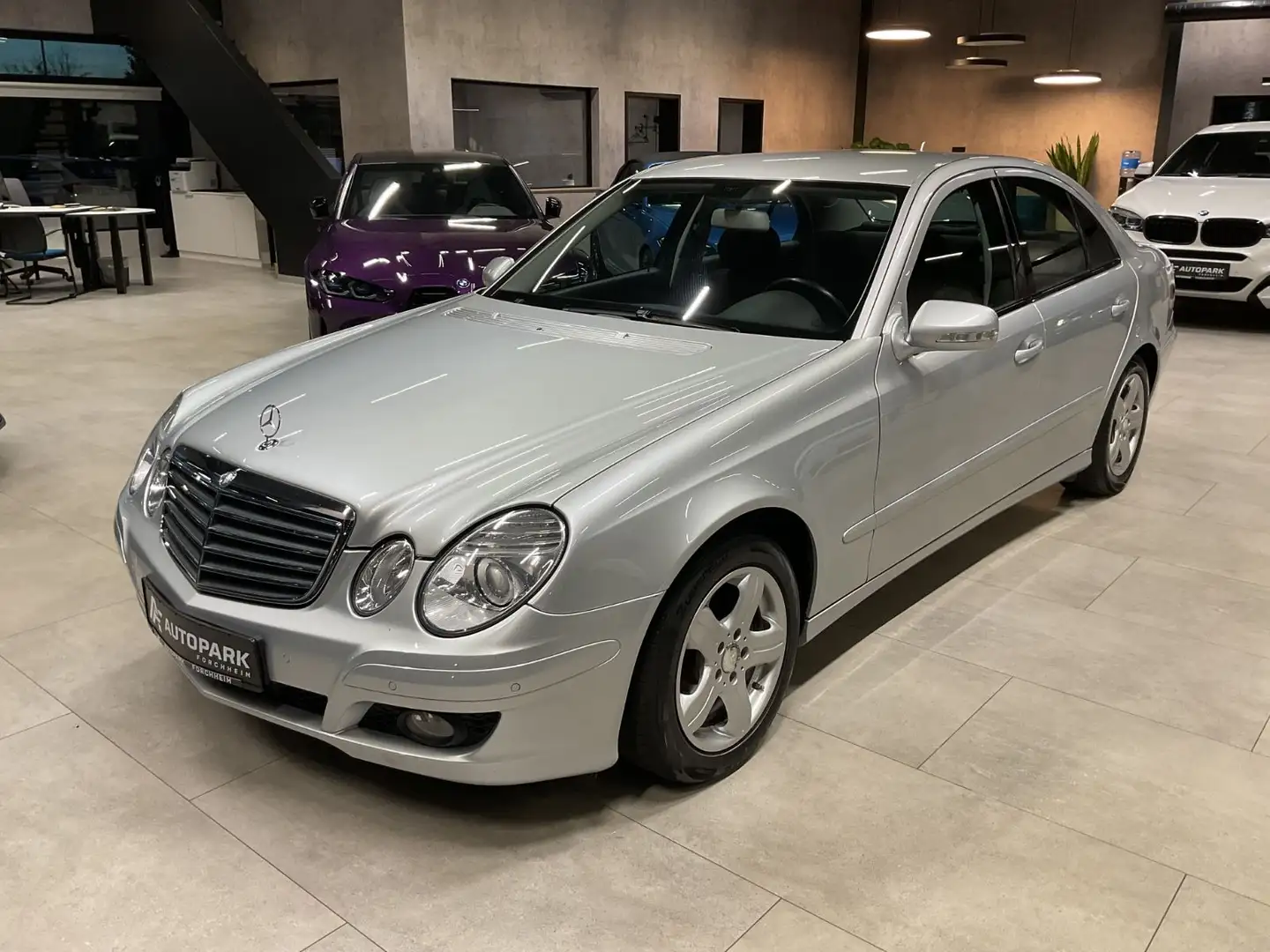Mercedes-Benz E 220 CDI Navi Sitzh. Standh. PDC Alu Silber - 1
