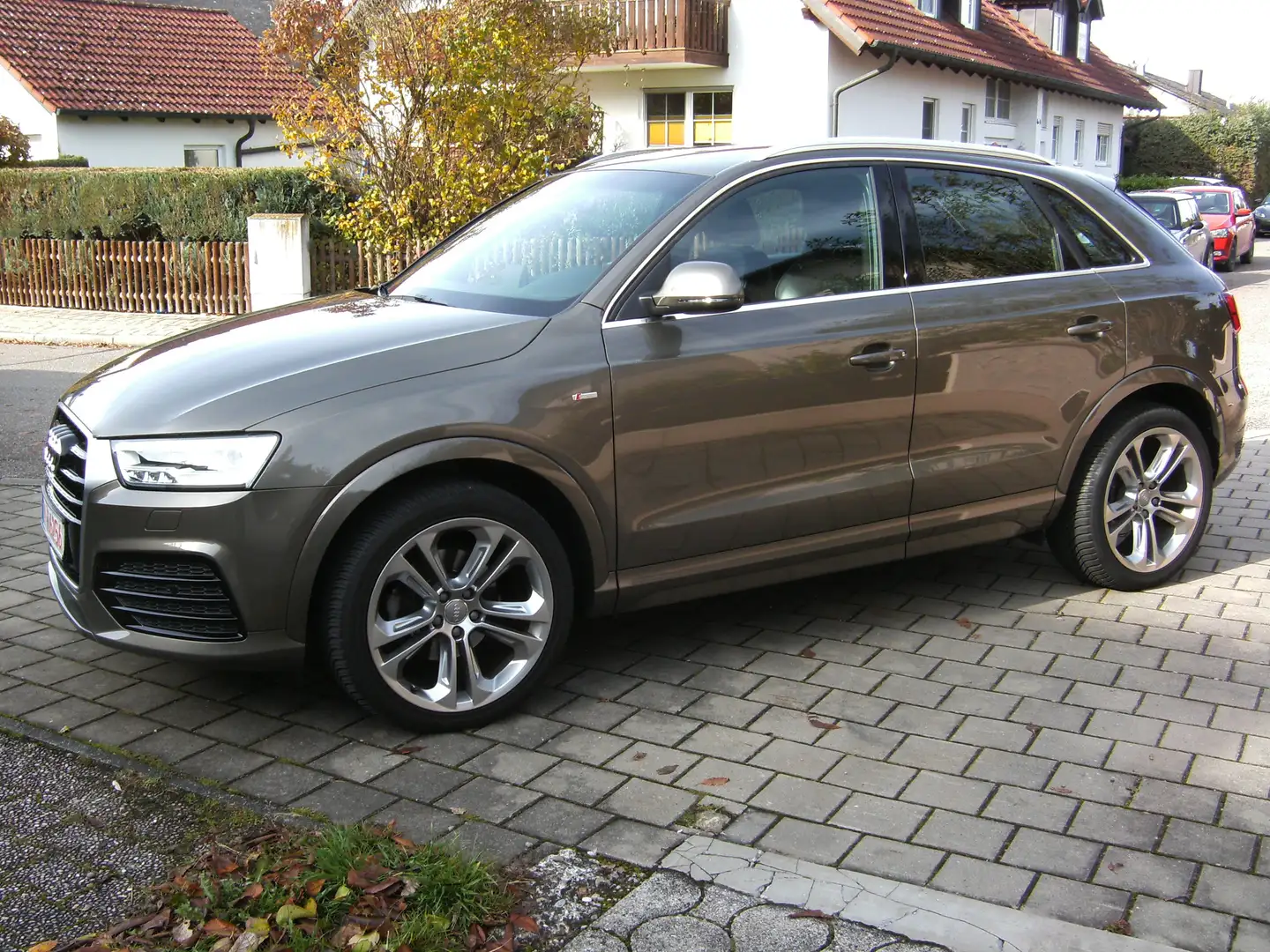Audi Q3 sport S-Line Navi Sitzhei. PDC el. Sitze el. Heck. Braun - 2