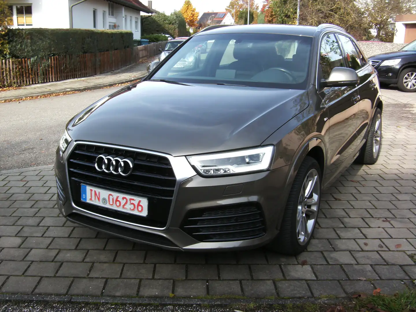 Audi Q3 sport S-Line Navi Sitzhei. PDC el. Sitze el. Heck. Braun - 1