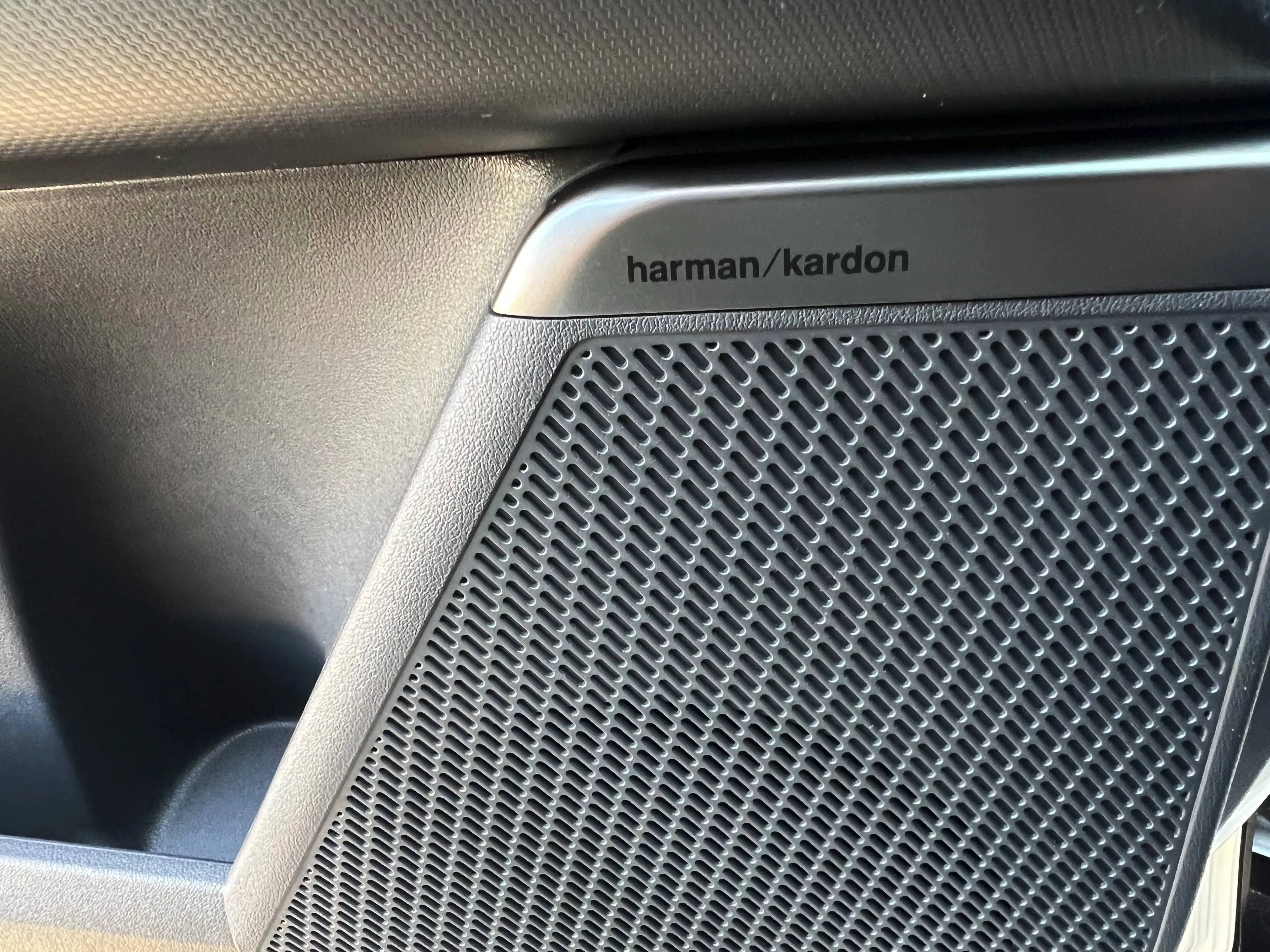 Kia Seltos X-Line — photo 11