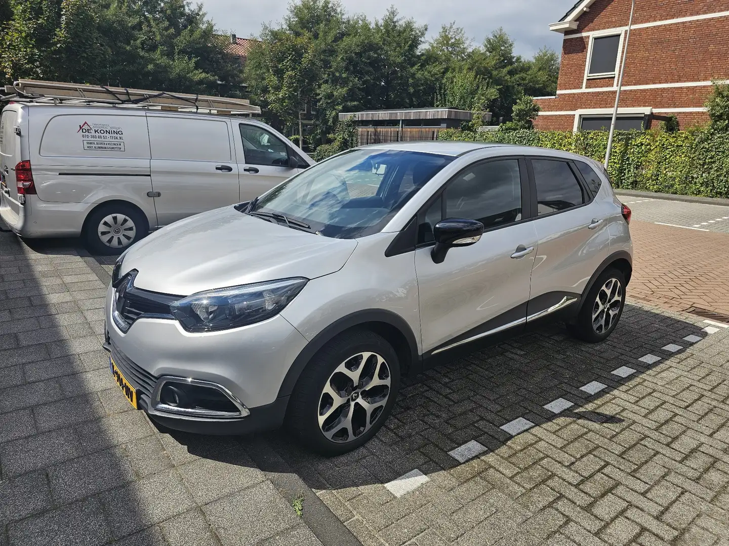 Renault Captur 0.9 TCe Limited Navigatie Airco Zilver - 2