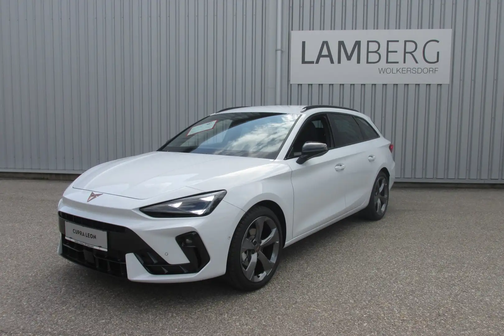 CUPRA Leon 1.5 eTSI DSG Weiß - 1