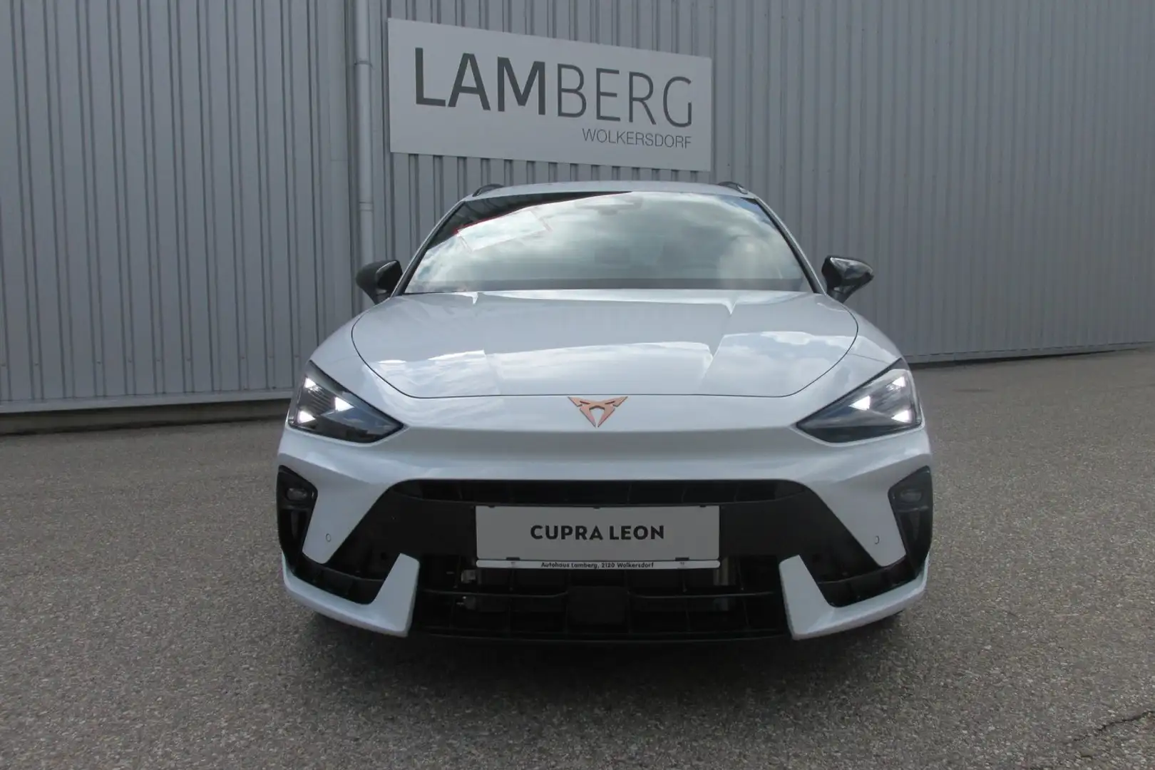 CUPRA Leon 1.5 eTSI DSG Weiß - 2