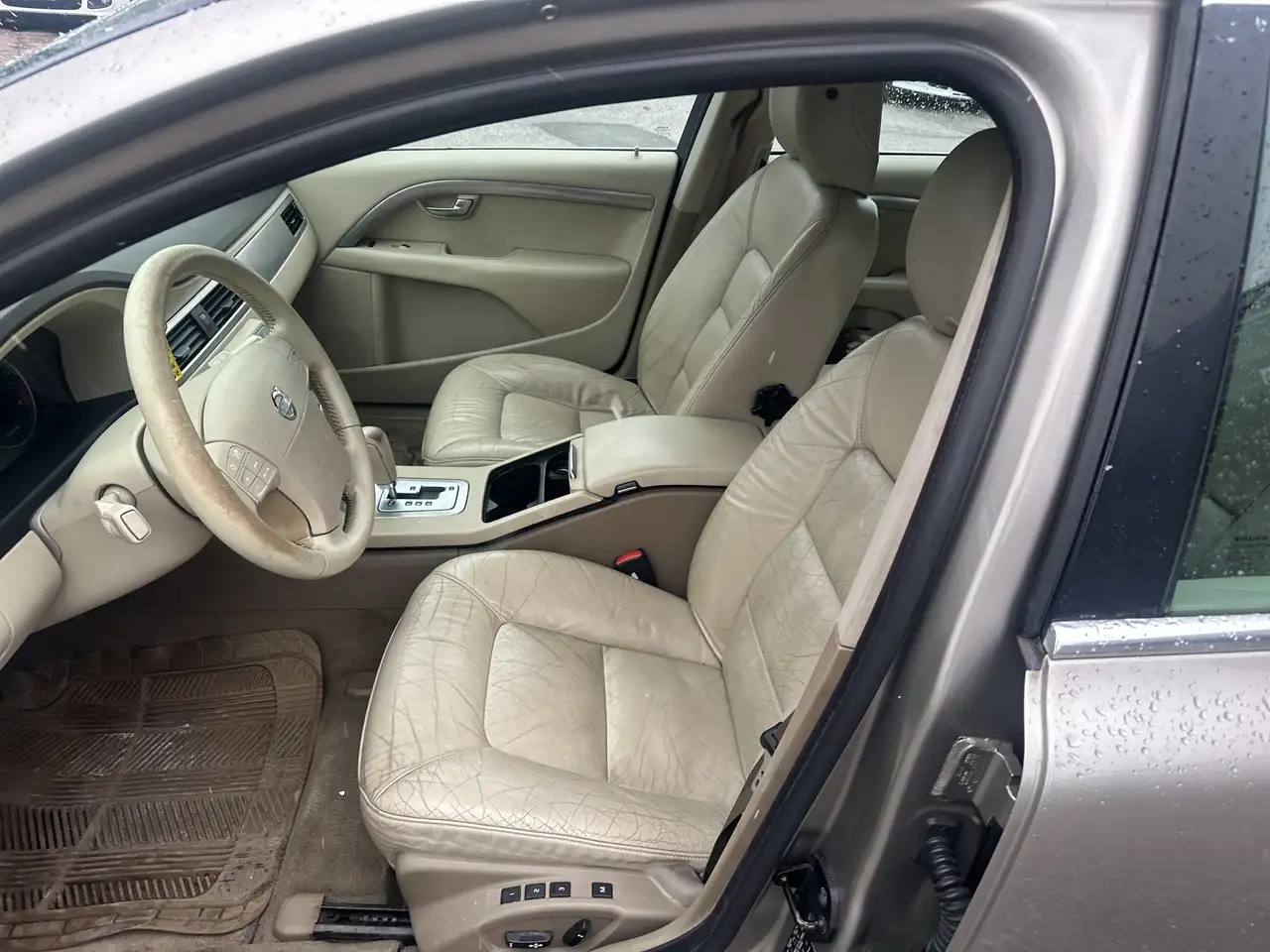 Volvo V70 снимка Volvo V70