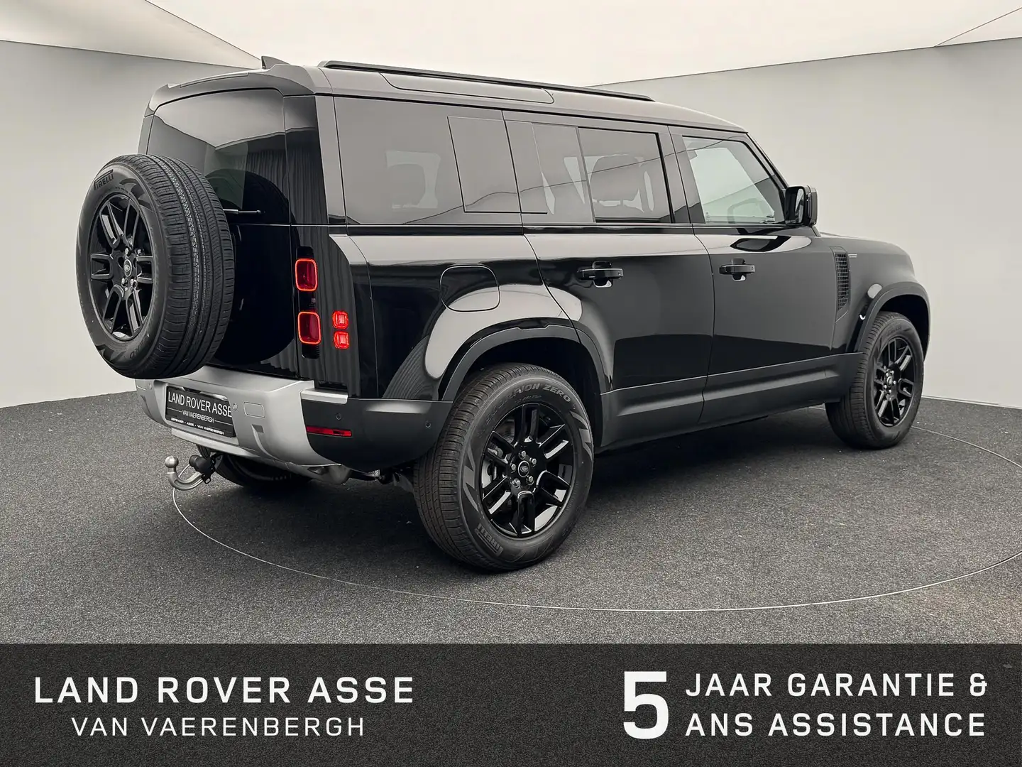 Land Rover Defender 110 P300e S AWD Zwart - 2