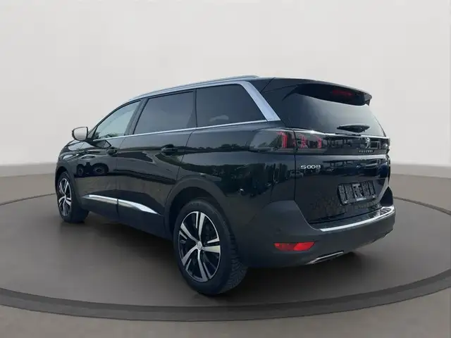 Peugeot 5008 view 3