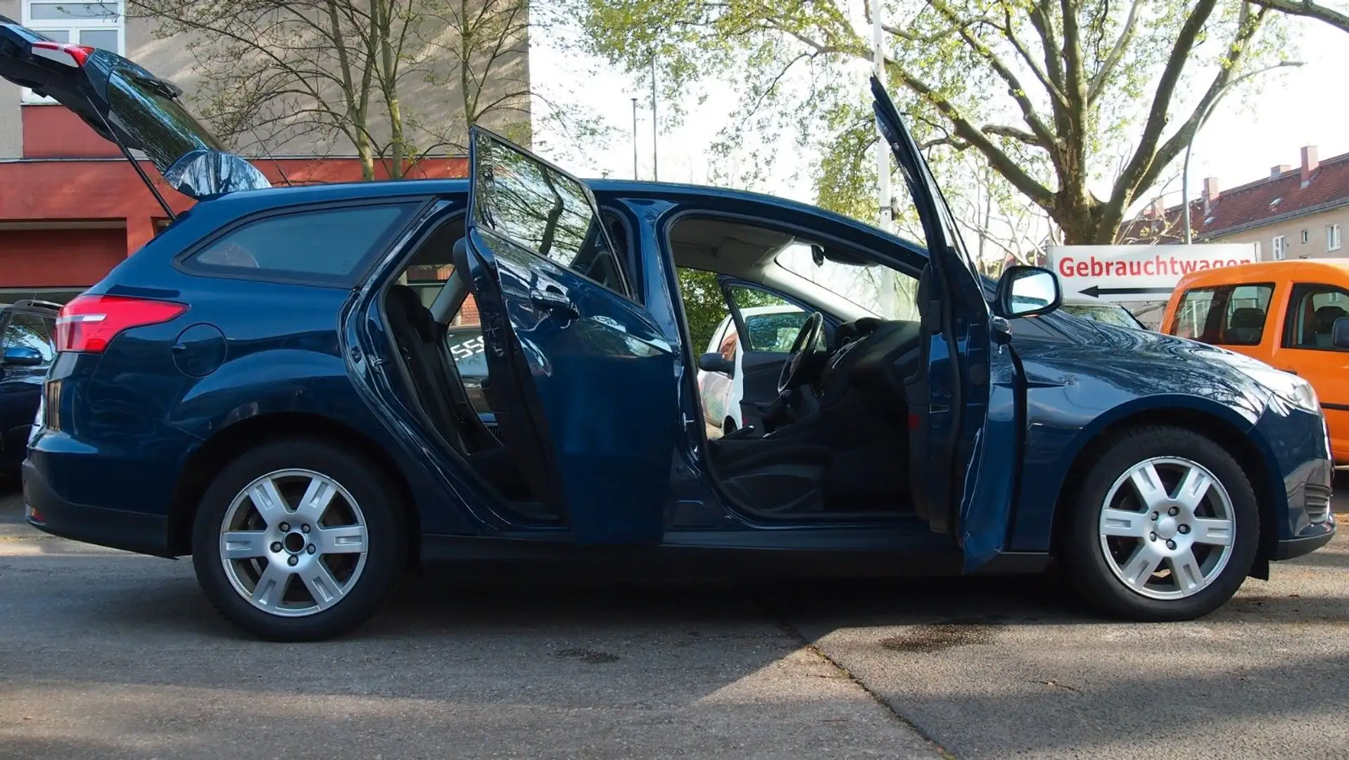 Ford Focus Turnier Trend Blau - 1