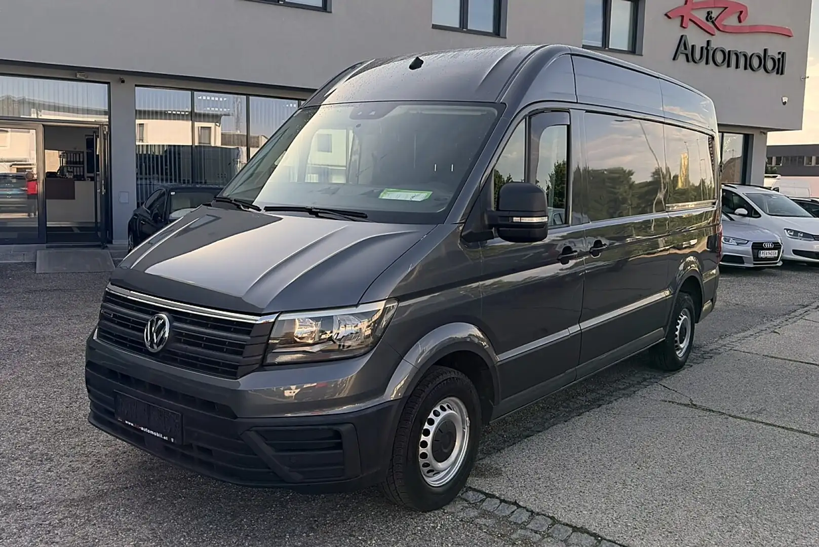 Volkswagen Crafter 30 Kasten MR L3H3 2,0-I-TDI 4Motion Aut. Grau - 1