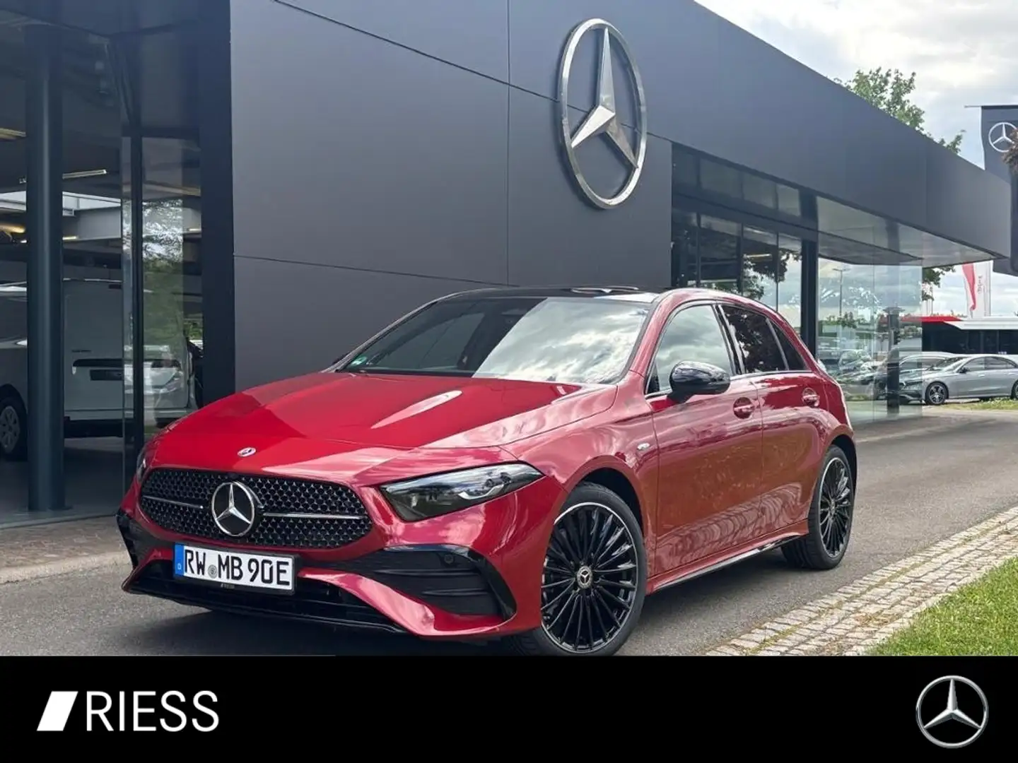 Mercedes-Benz A 250 e EQ AMG+AHK+PANO+MULTIBEAM+360°+BURMESTER Rouge - 1