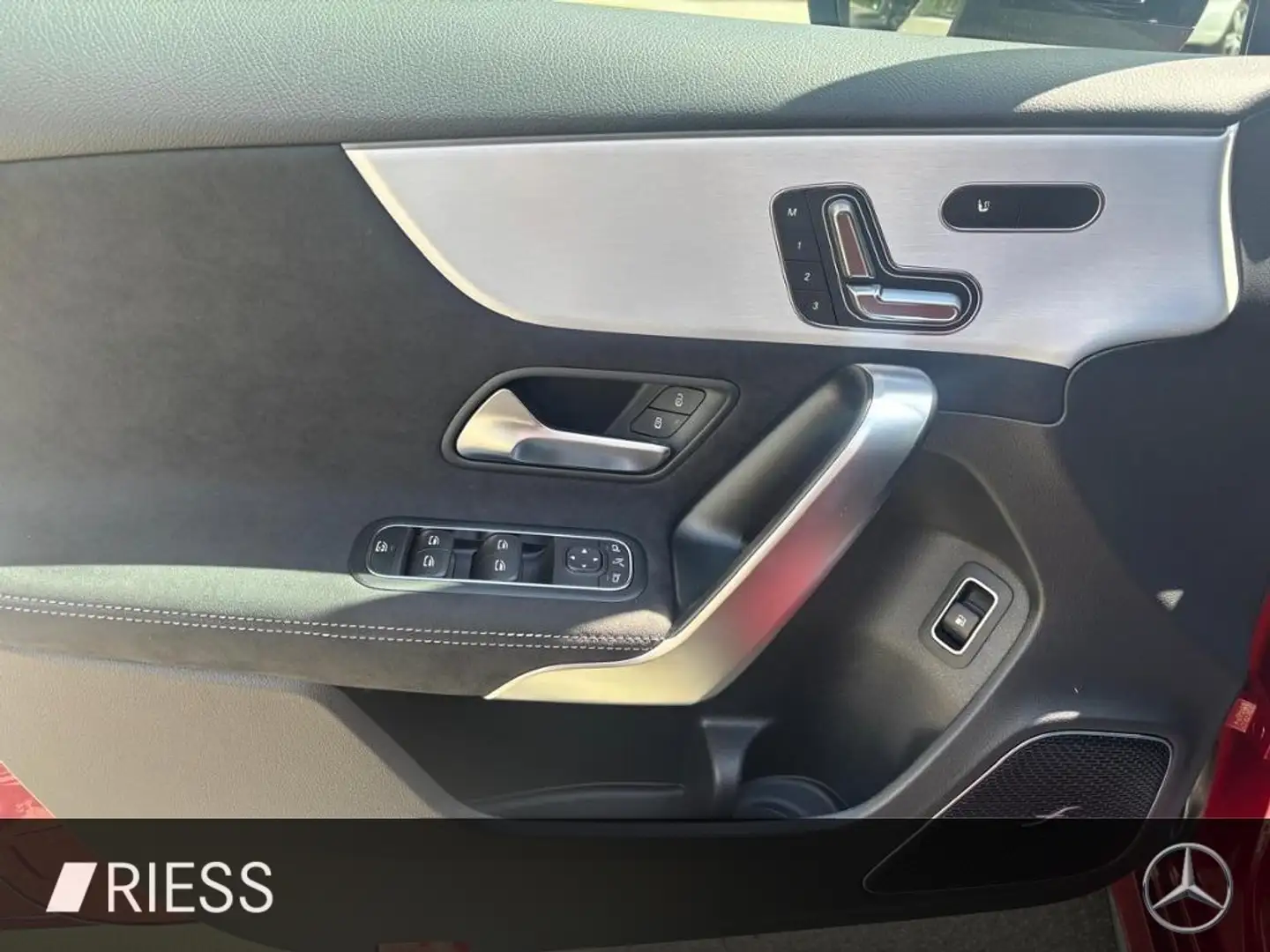 Mercedes-Benz A 250 e EQ AMG+AHK+PANO+MULTIBEAM+360°+BURMESTER Rouge - 2