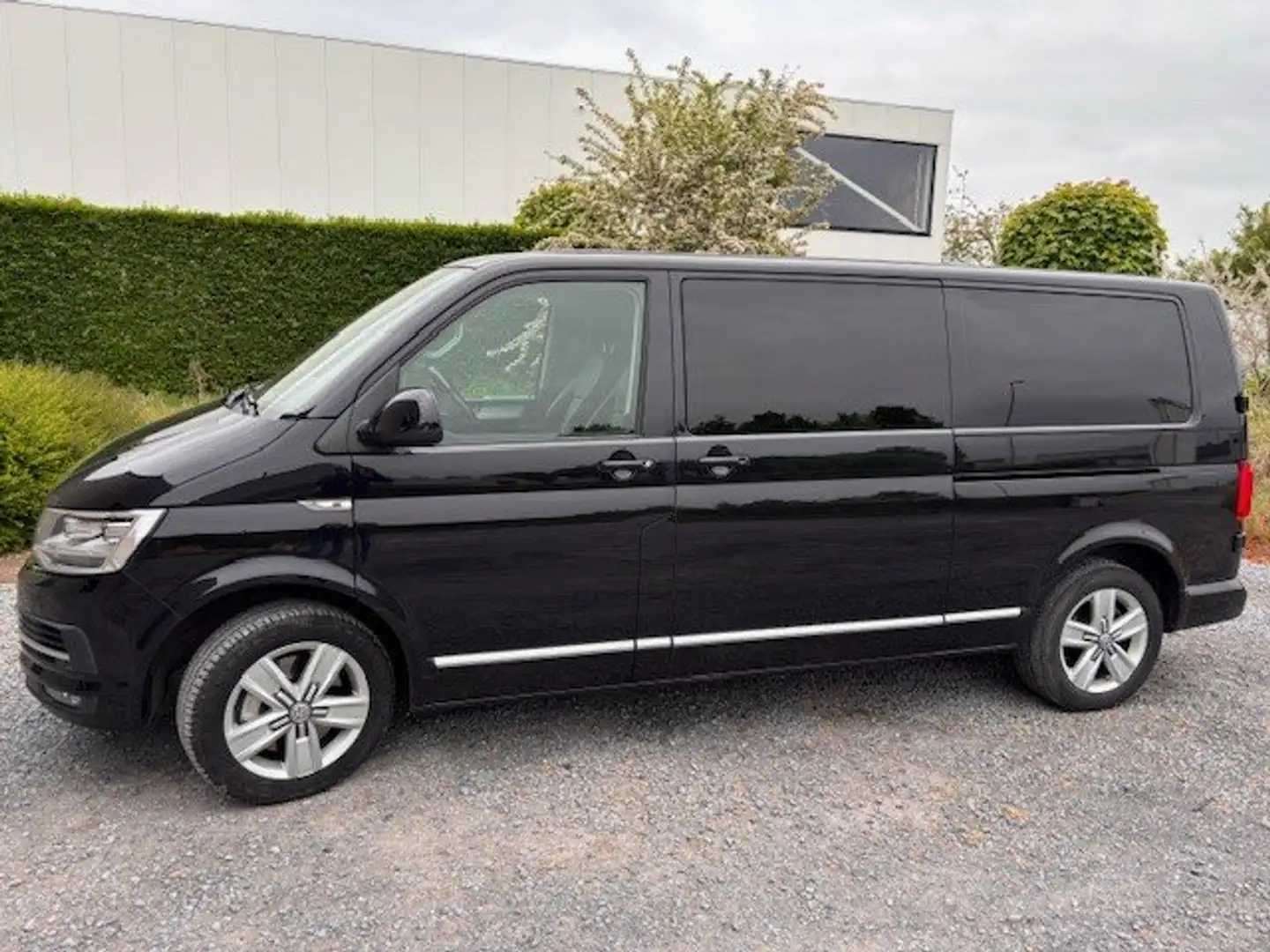 Volkswagen T6 Caravelle Caravelle DSG Lang 4MOTION Highline Zwart - 2