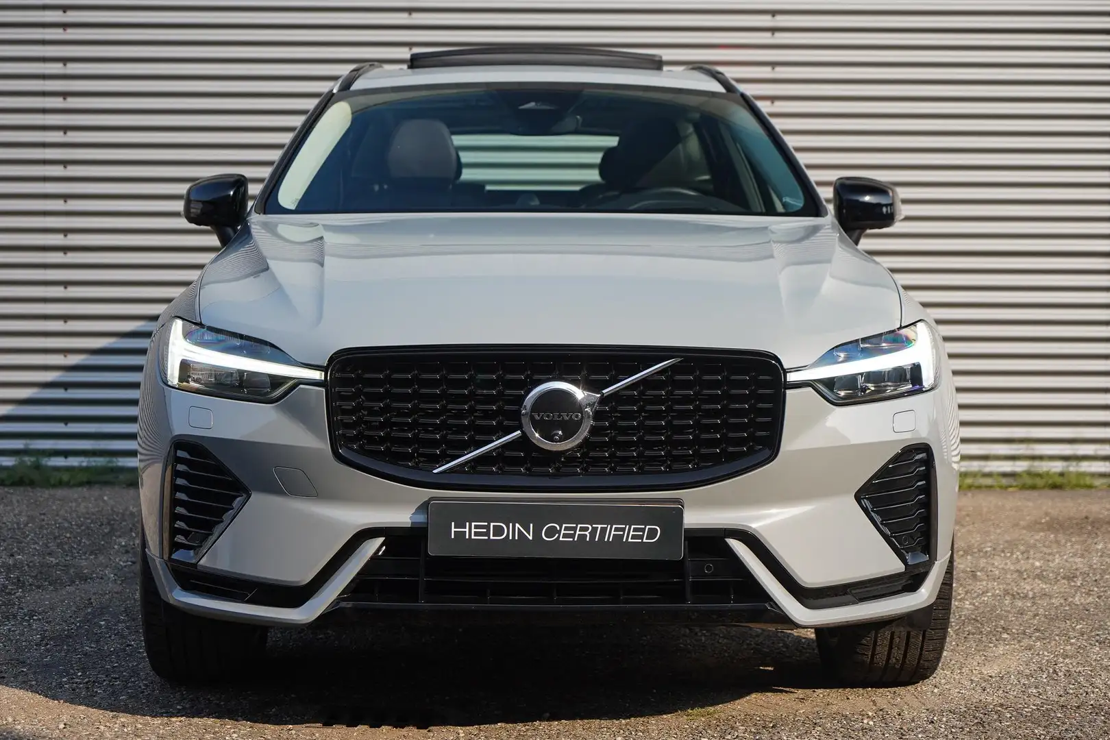Volvo XC60 T6 Plug-in hybrid AWD Ultra Dark | 2250 kg Trekgew Gris - 2