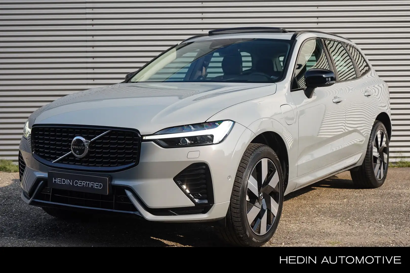 Volvo XC60 T6 Plug-in hybrid AWD Ultra Dark | 2250 kg Trekgew Gris - 1