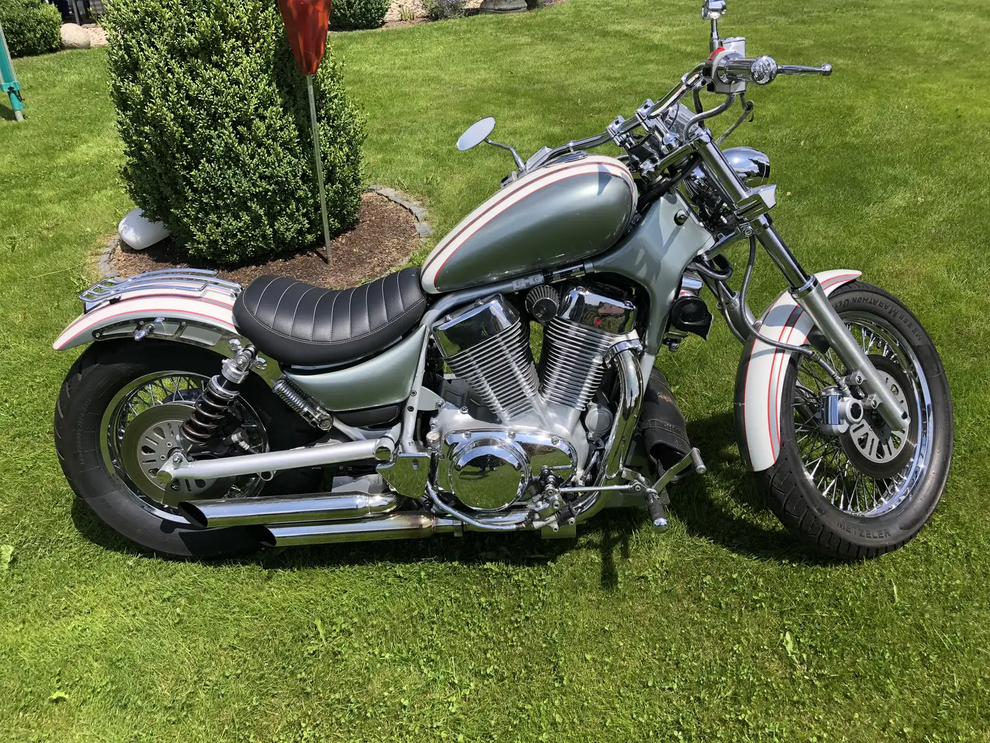 Suzuki VS 1400 Intruder Plateado - 1