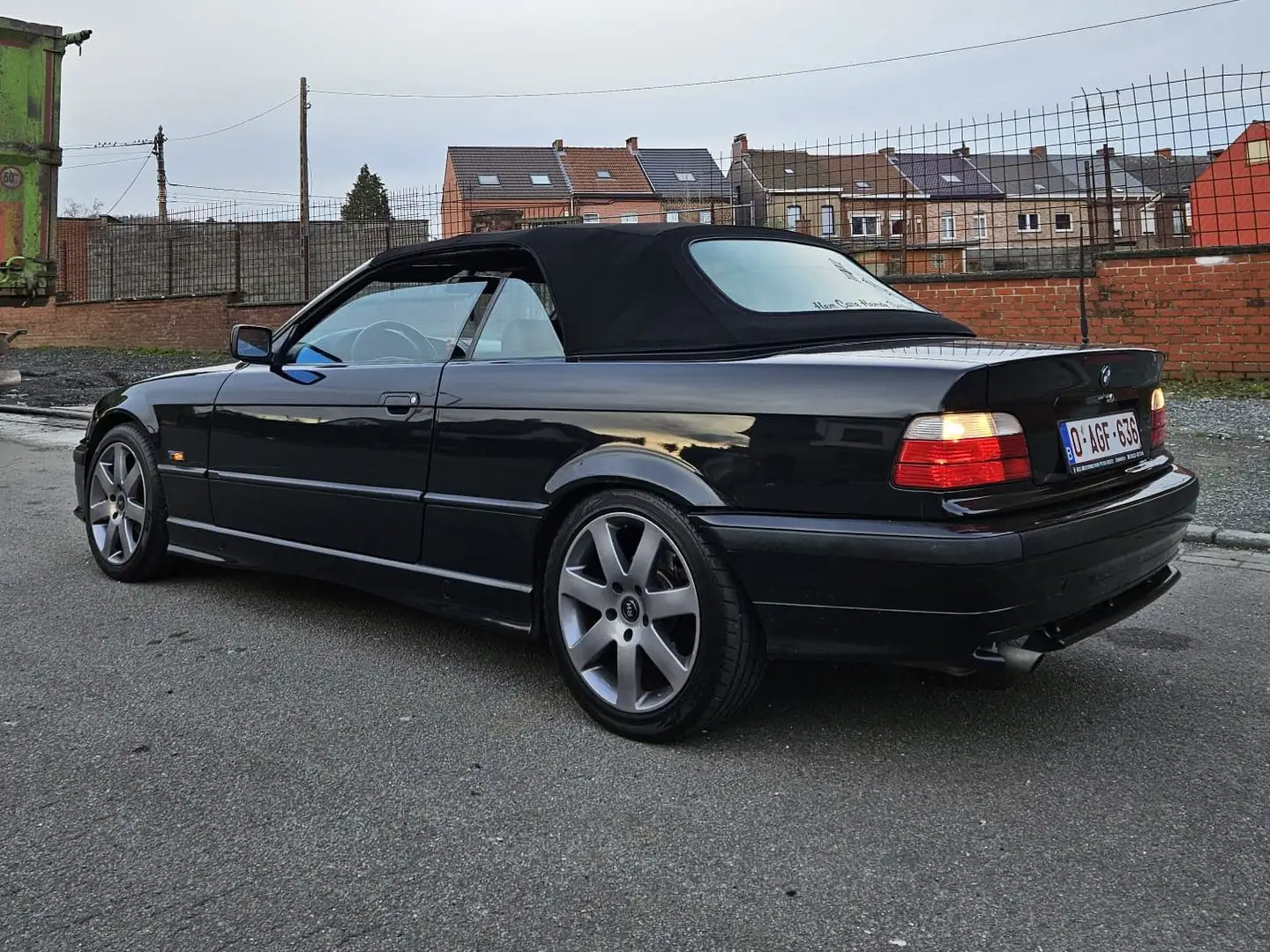 BMW 318 SERIE 3 CAB E36 (07/1991-03/2000)  A Noir - 1