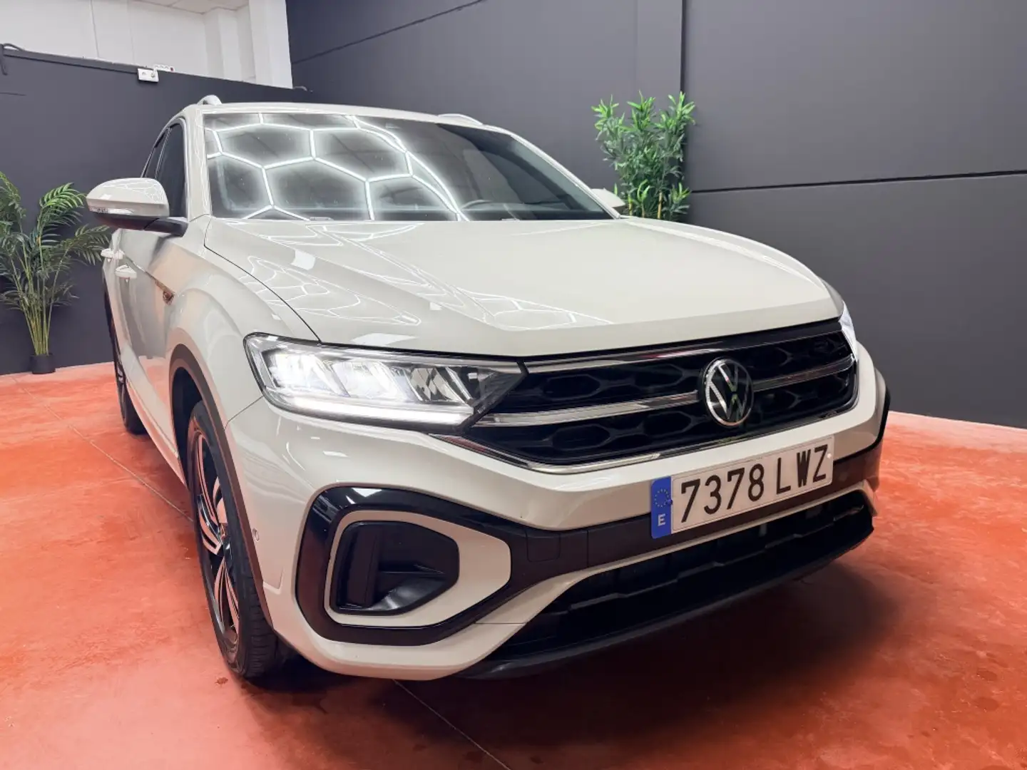 Volkswagen T-Roc 1.5 TSI R-Line 110 kW - 1