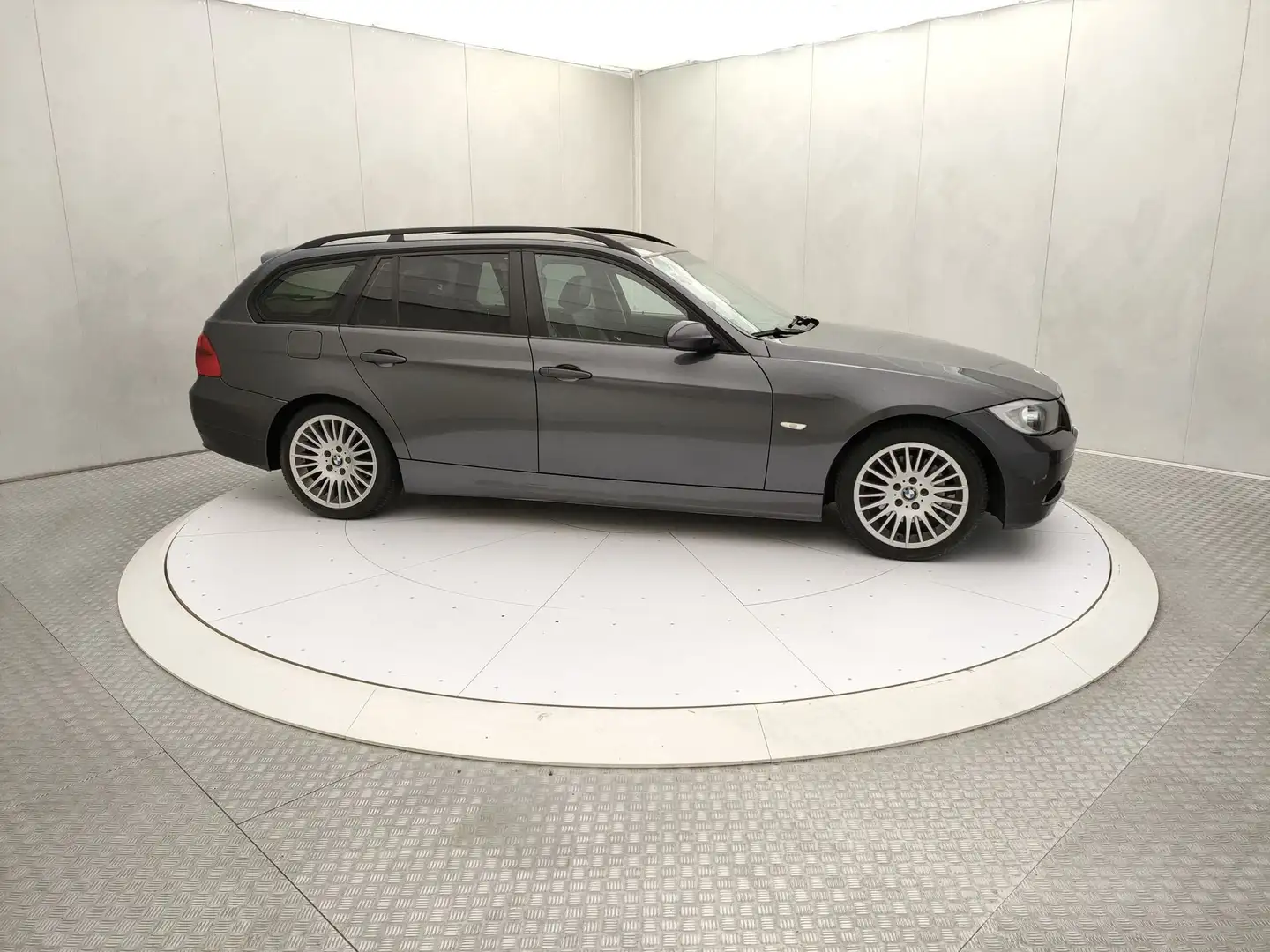 BMW 320 320d cat Touring Attiva - 2