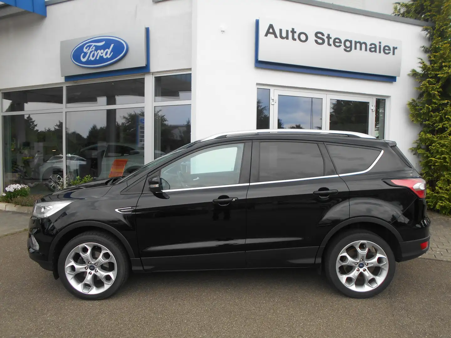 Ford Kuga Cool&Connect m. Anhängerkuppl., Winterpaket Schwarz - 2