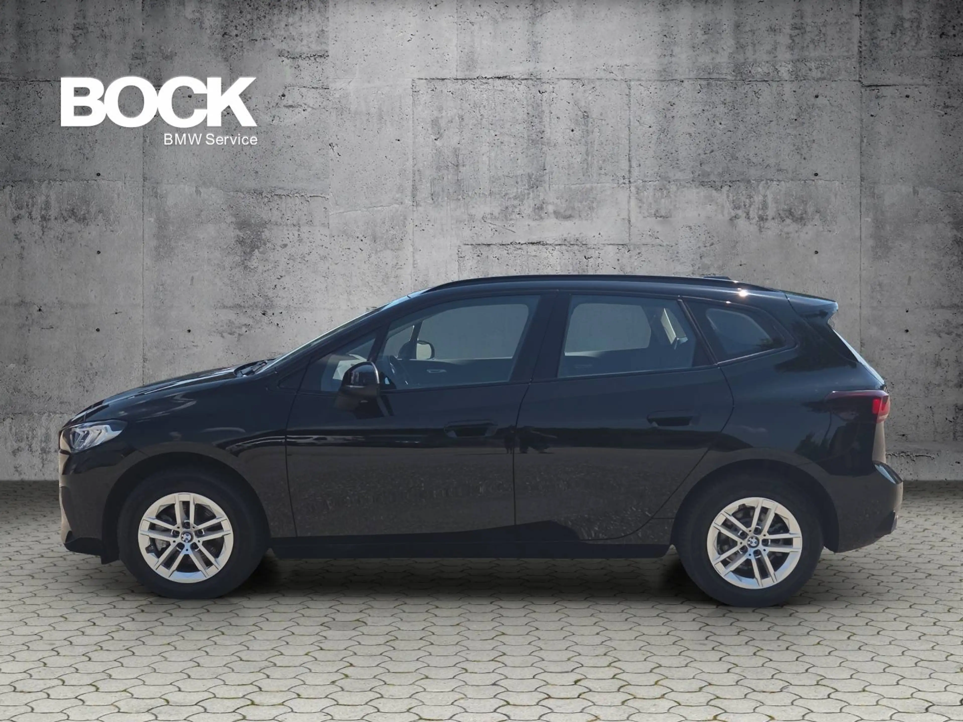 BMW 216 i Active Tourer — photo 3