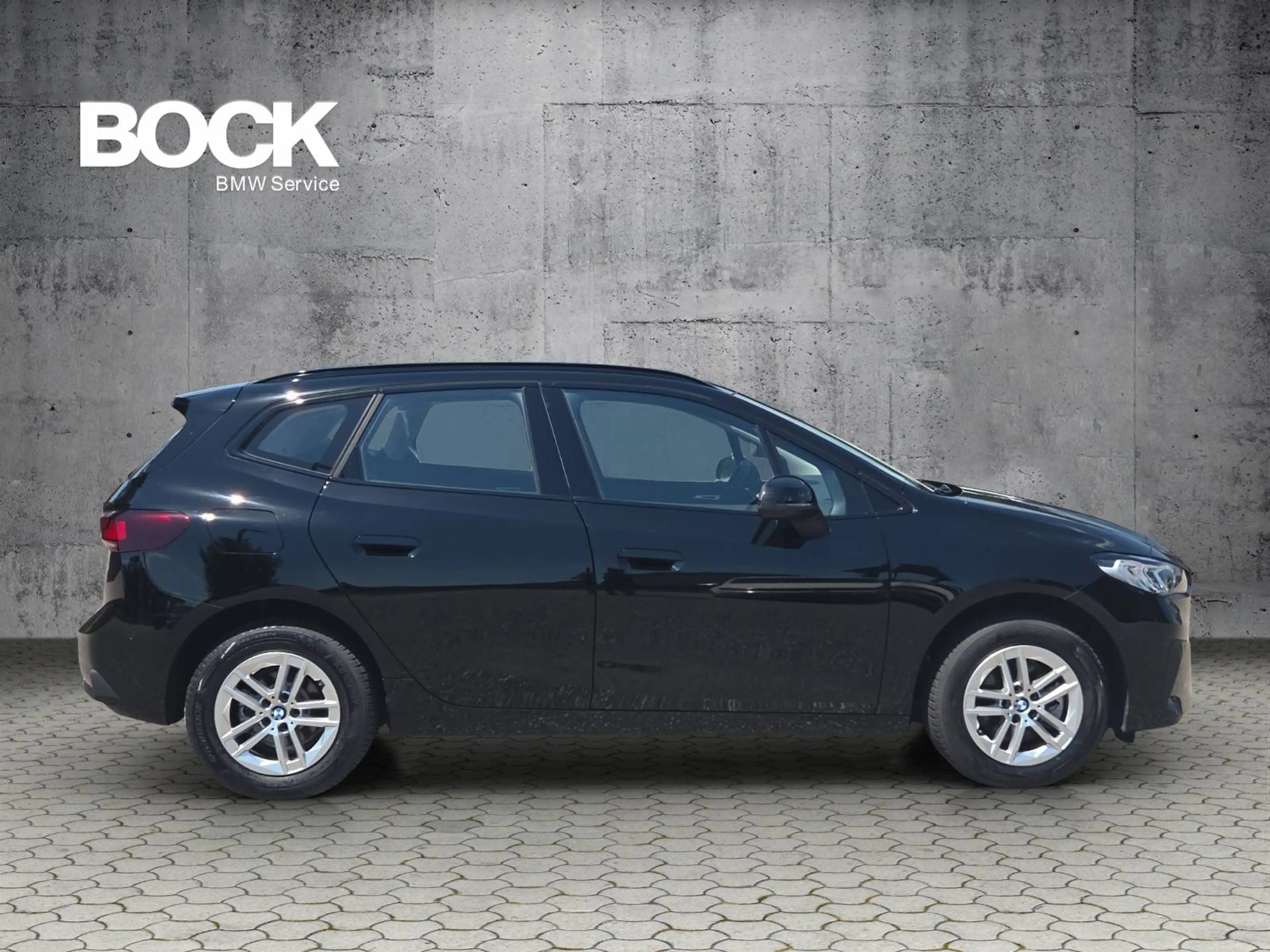 BMW 216 i Active Tourer — photo 7