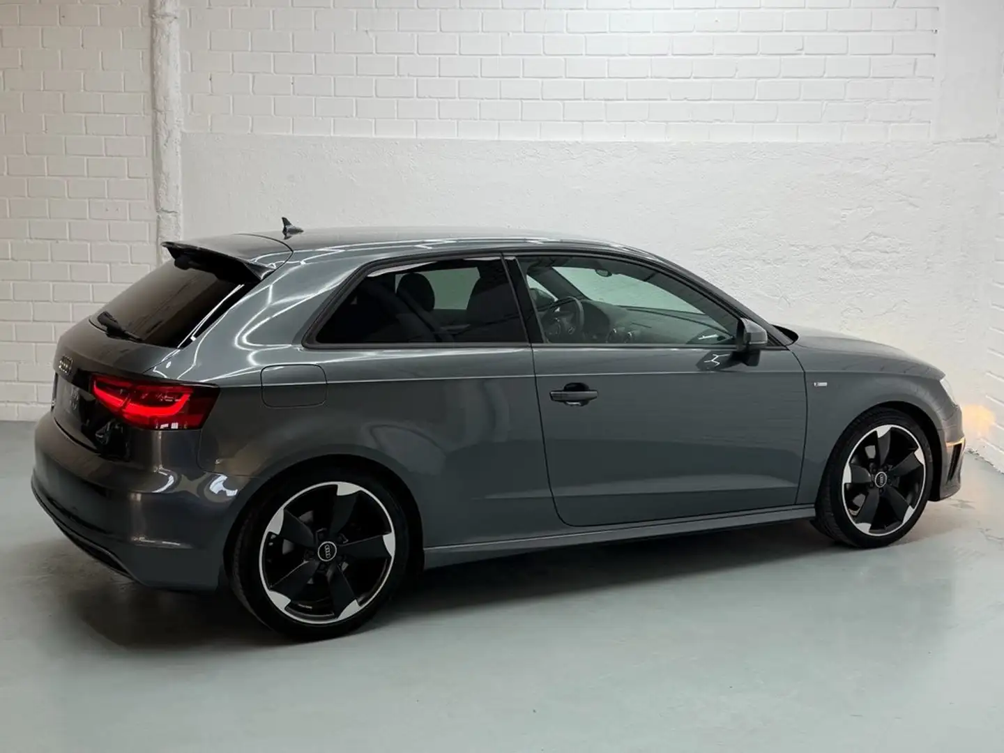 Audi A3 1.4 TFSI Attraction 122 Gris - 2