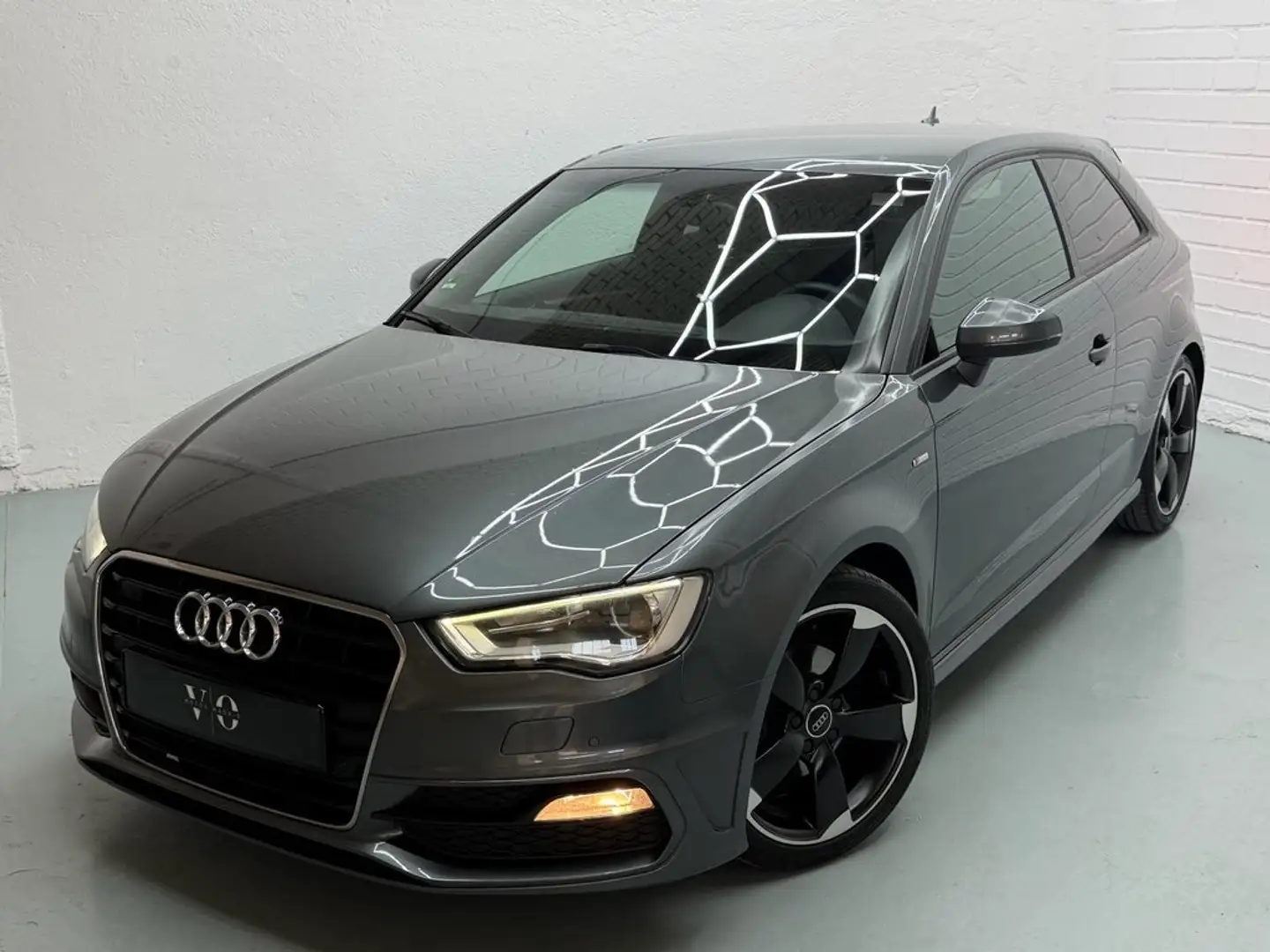 Audi A3 1.4 TFSI Attraction 122 Gris - 1