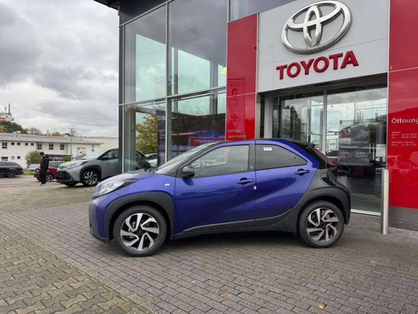 Toyota AYGO X 1.0 l Team D M/T Schwarz - 2